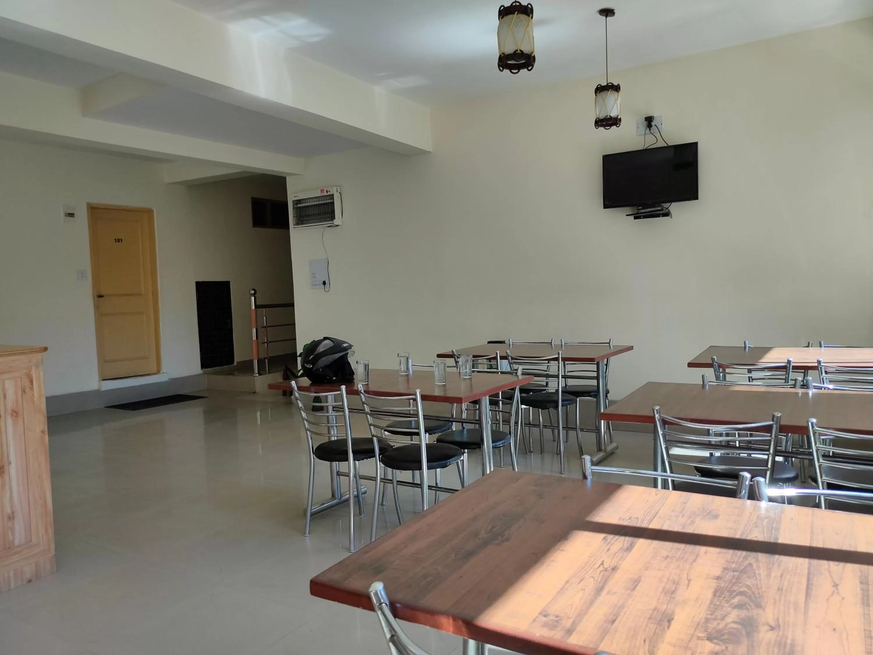 Restaurant/places to eat in The Destination Manali