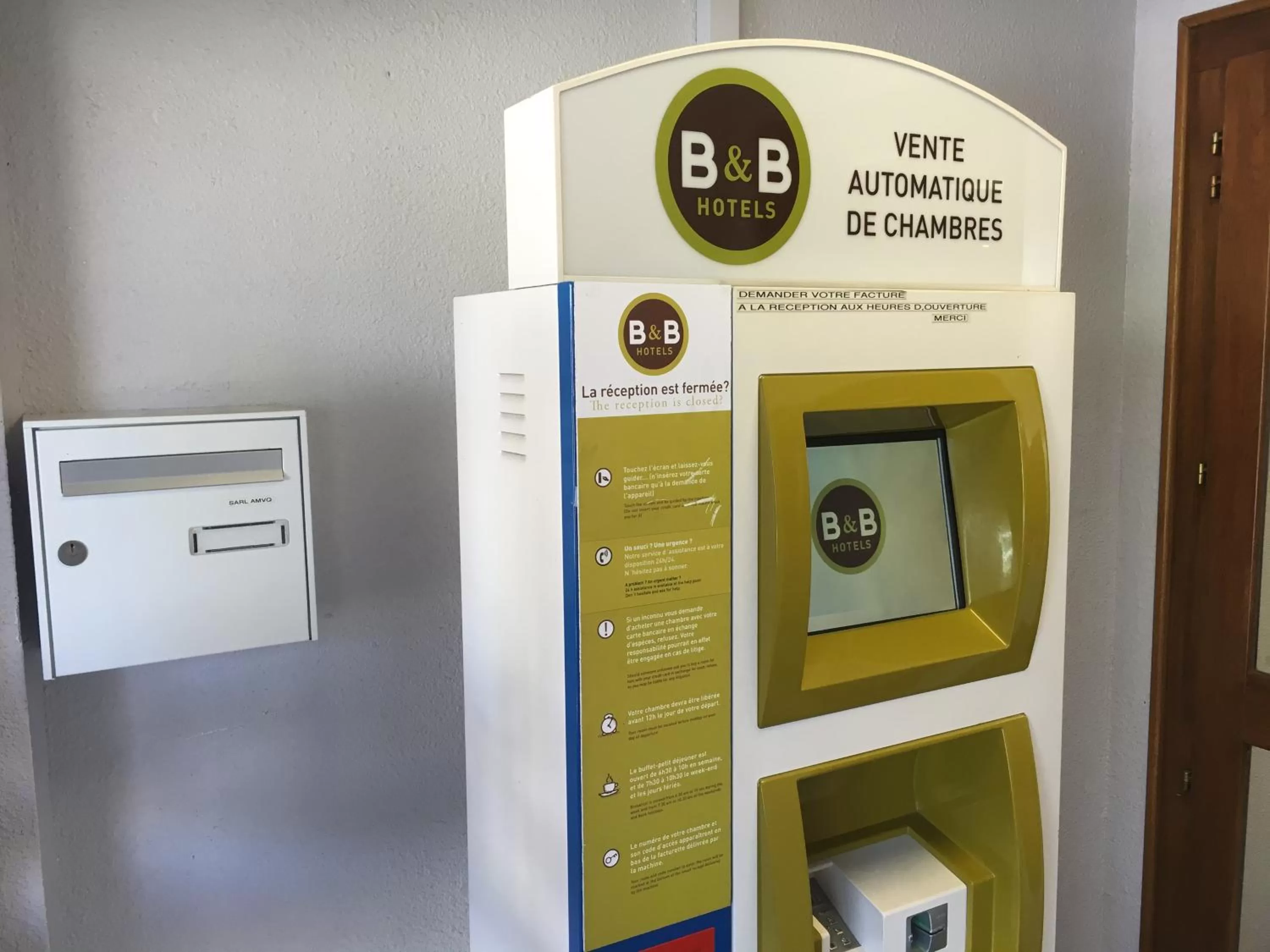 Facade/entrance in B&B HOTEL Chatellerault