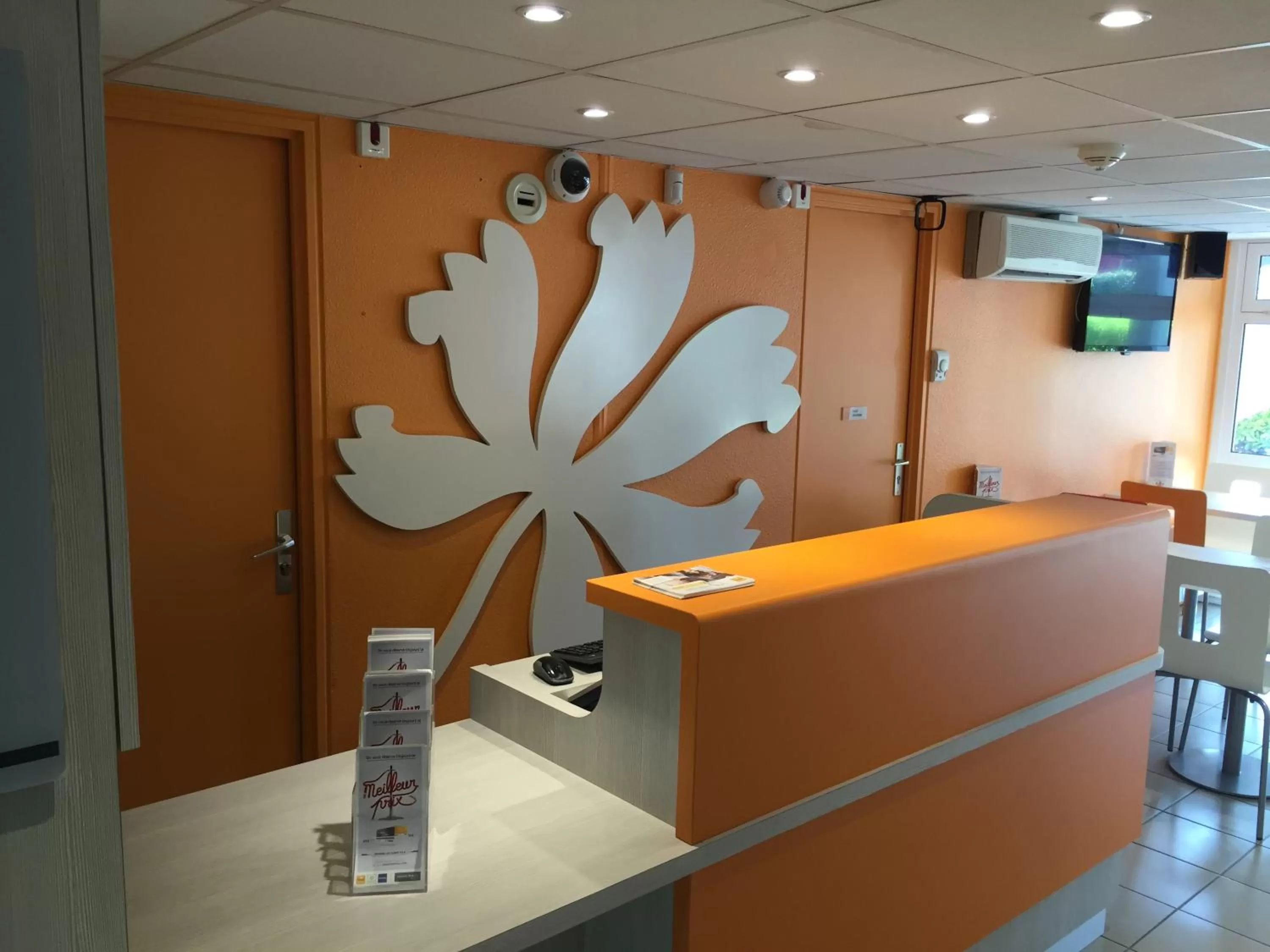 Lobby or reception in Premiere Classe Toulouse Sud - Portet