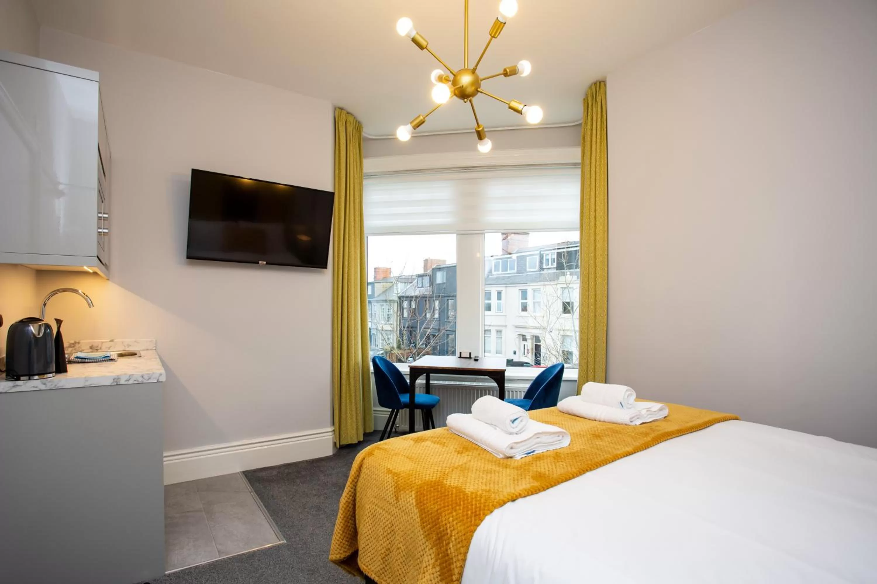 Kitchen or kitchenette, Bed in Stay Coastal