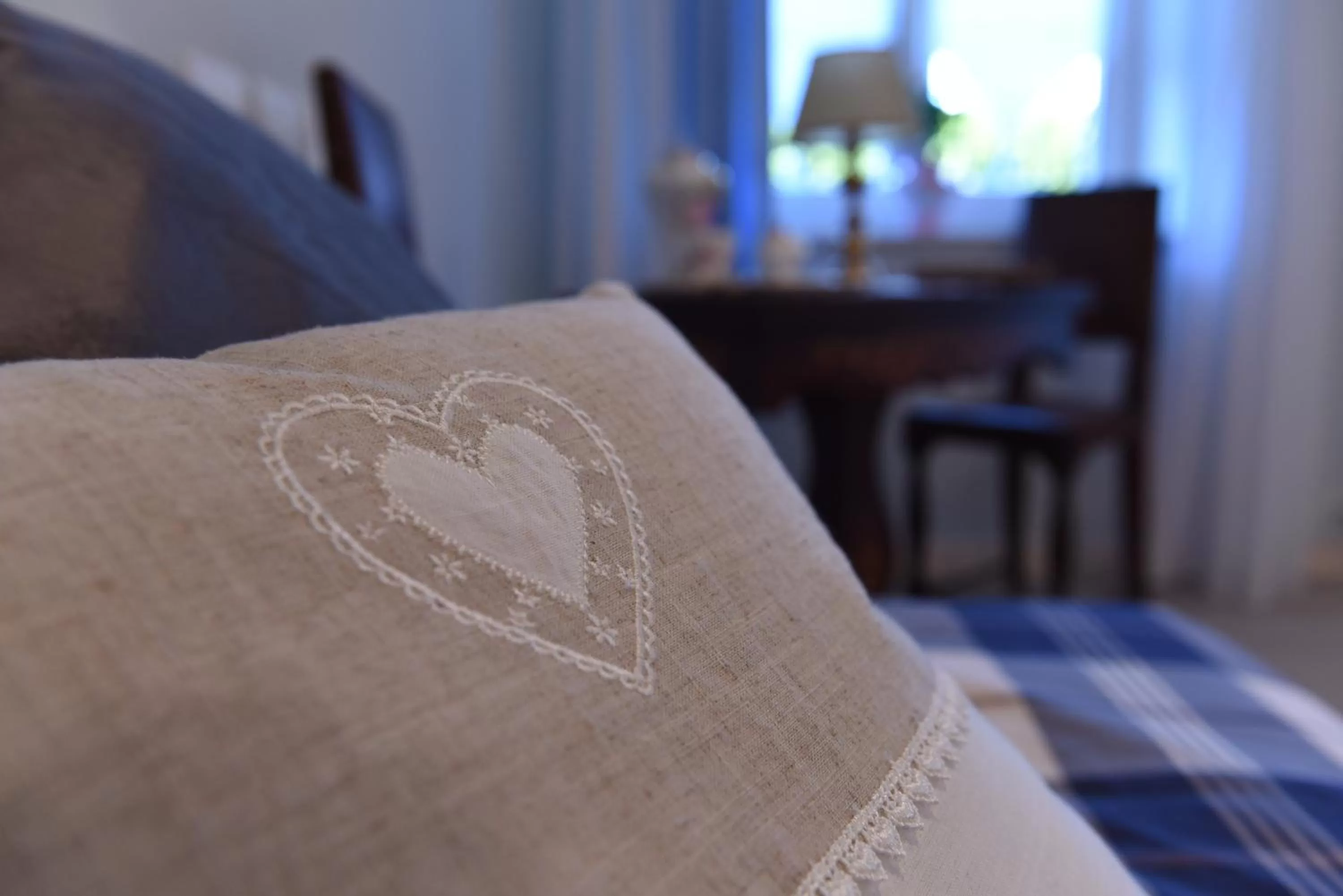 Decorative detail, Bed in B&B Magiré