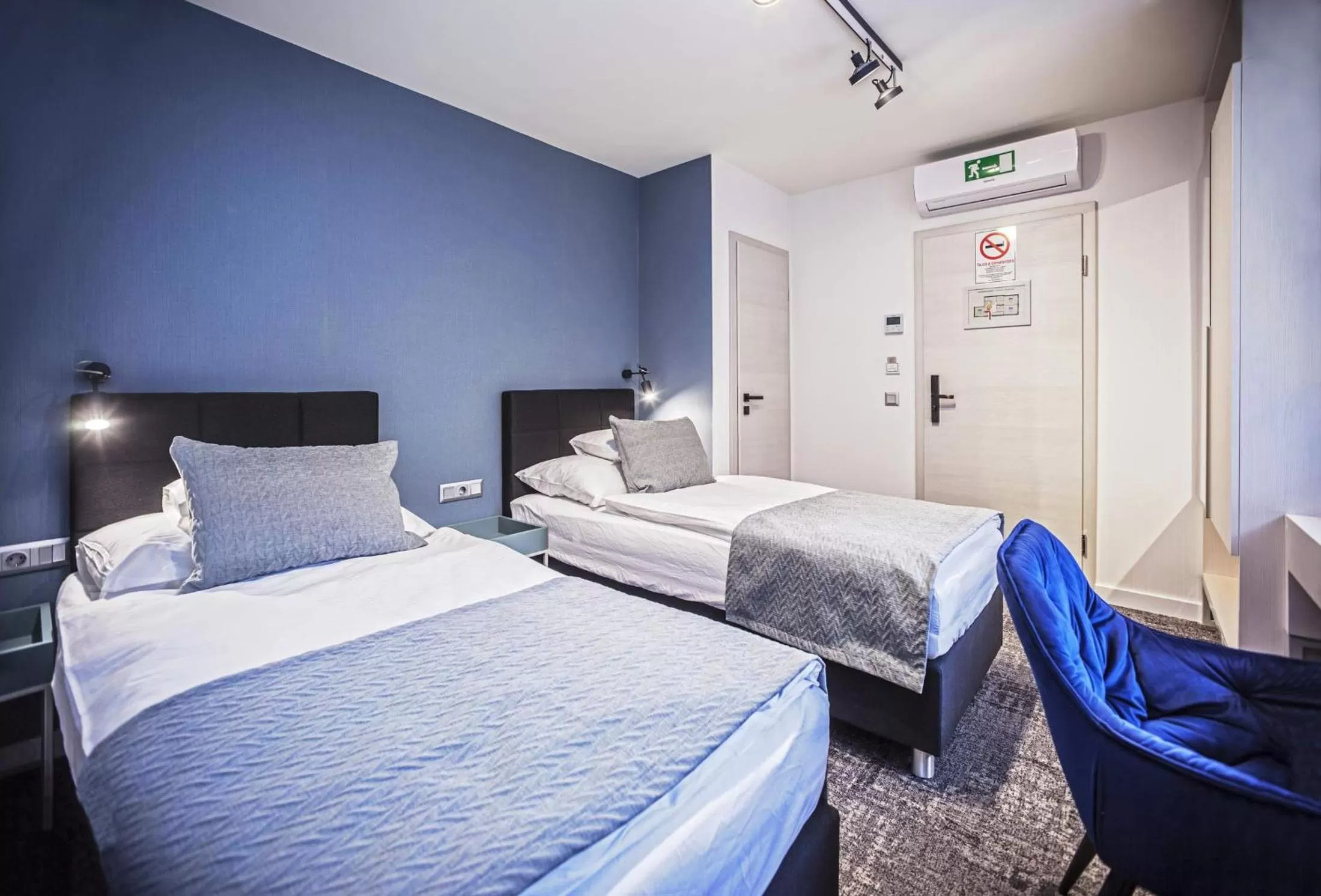 Bed in Piccolo Panzió Vendéglő Vinoteca