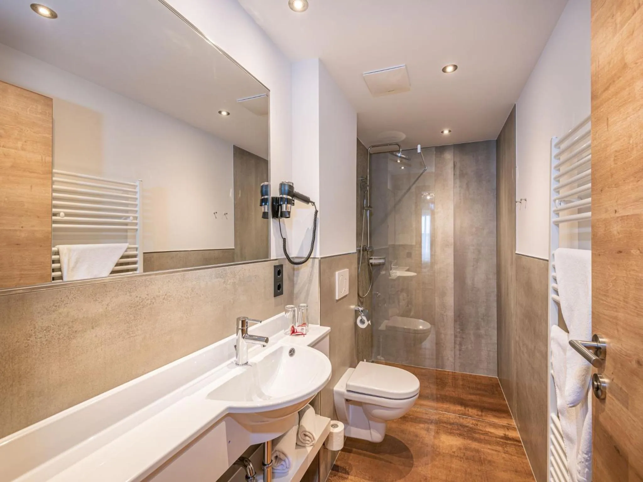 Shower in Hotel Stegerbräu