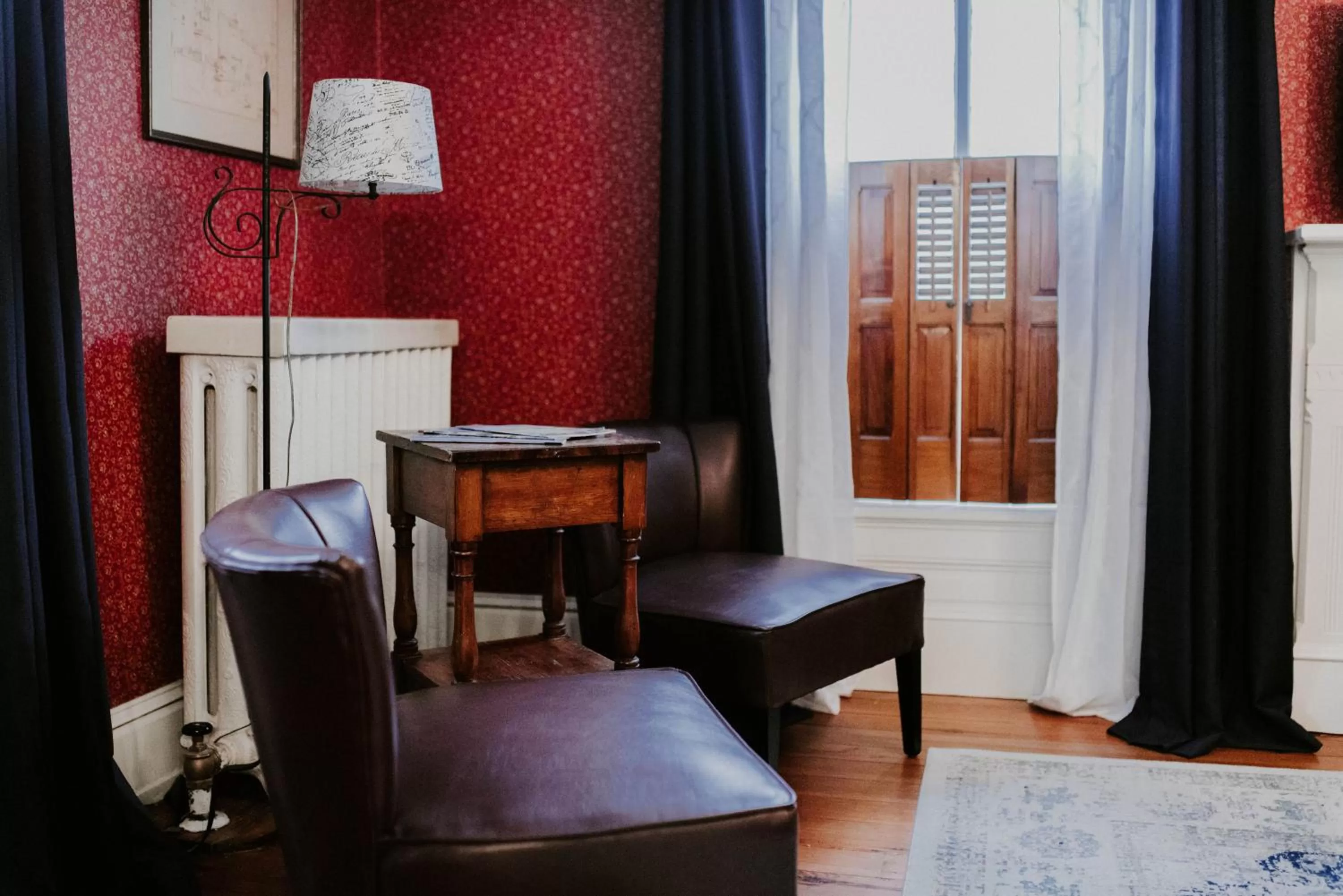 Seating area, TV/Entertainment Center in Georges on York B&B