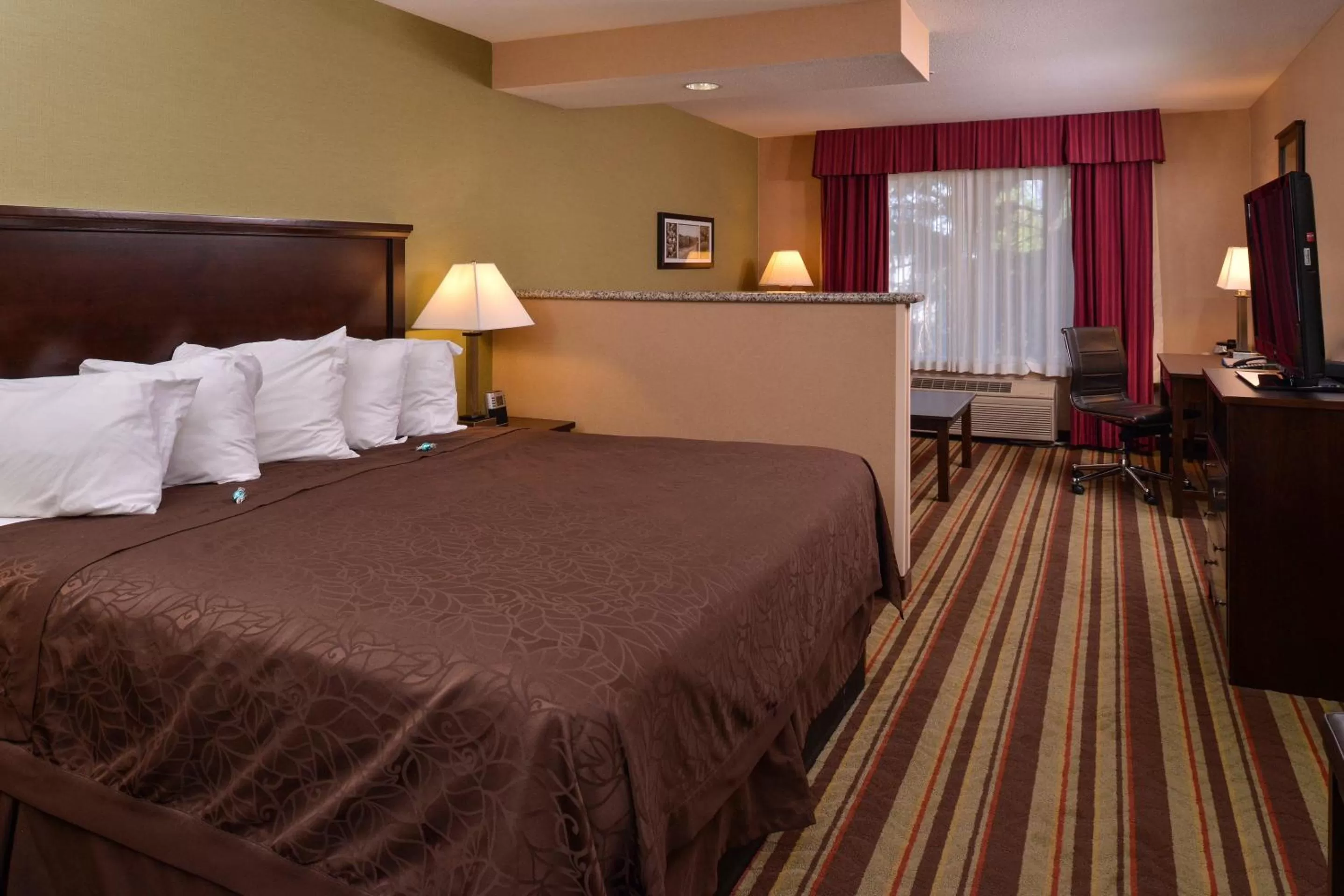 Photo of the whole room, Bed in Best Western Wilsonville Inn & Suites