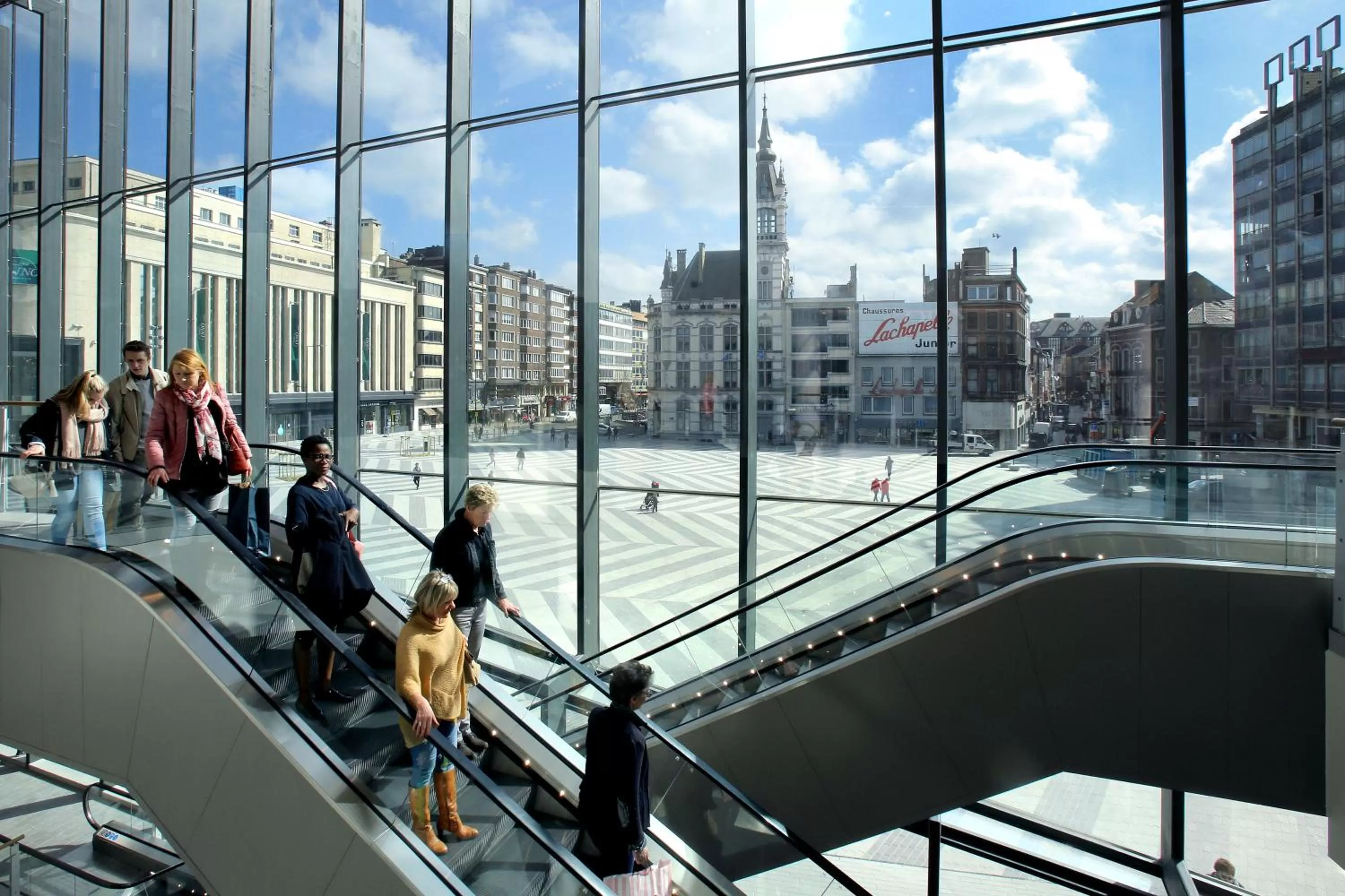 Shopping Area in ibis Charleroi Centre Gare