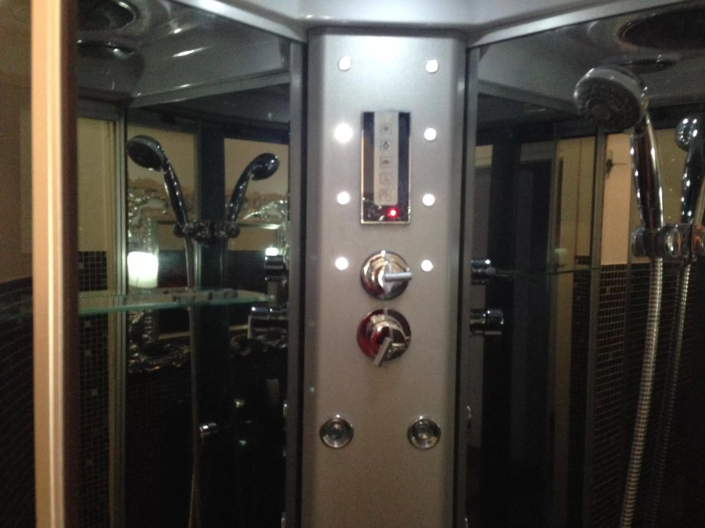 Shower in Duca di Uzeda Bed and Breakfast