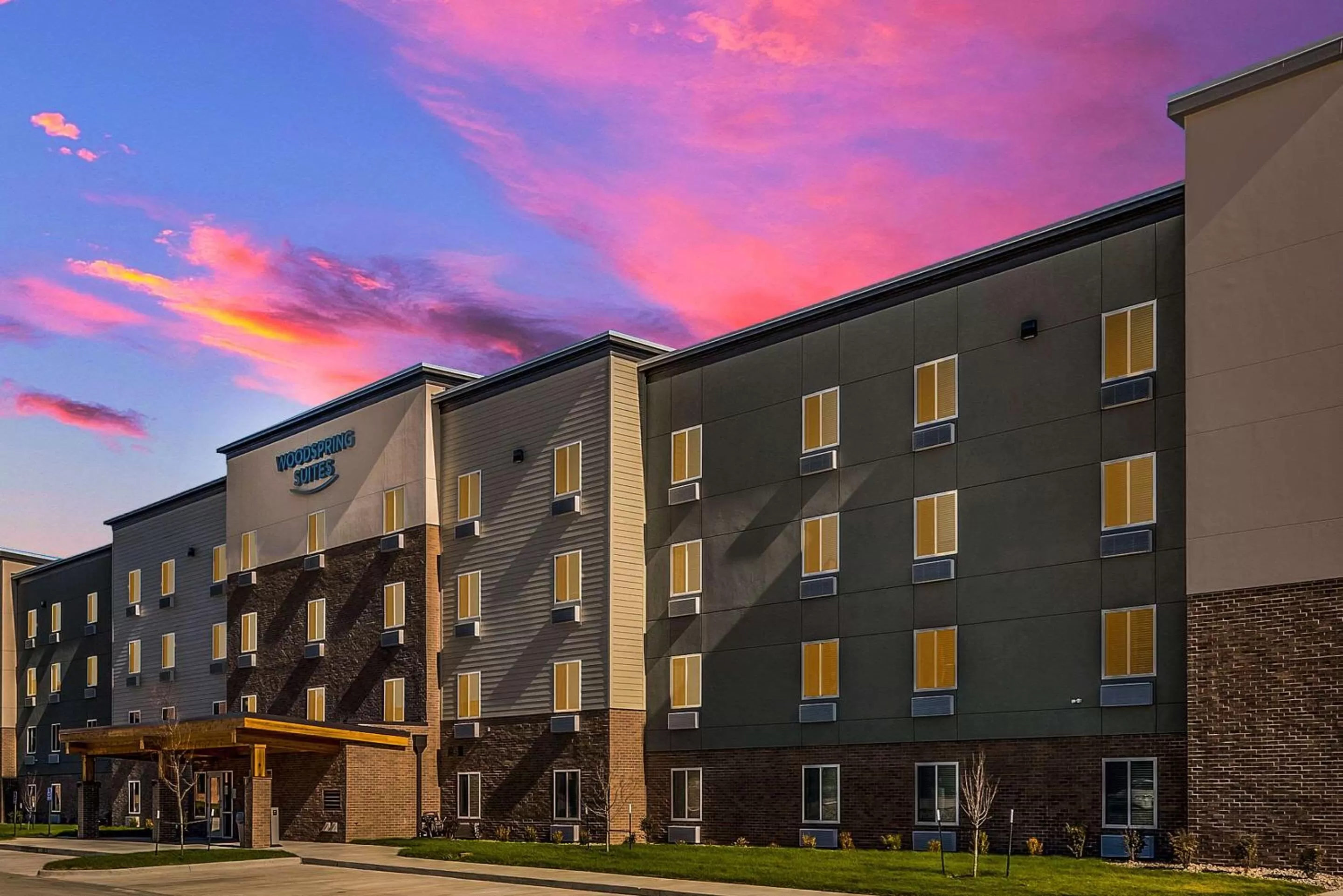 Property building in WoodSpring Suites West Des Moines