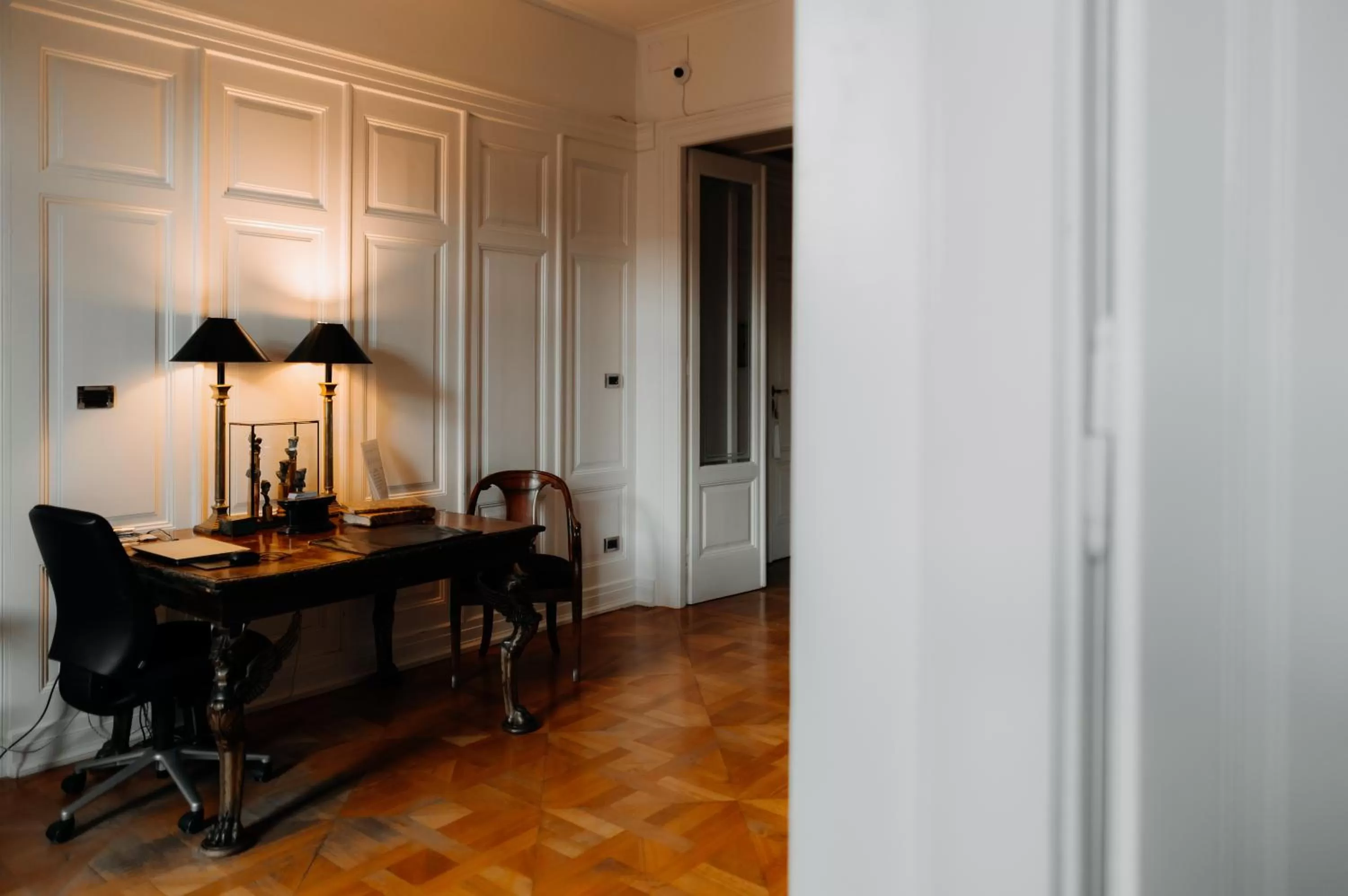 Library in Seven Historical Suites