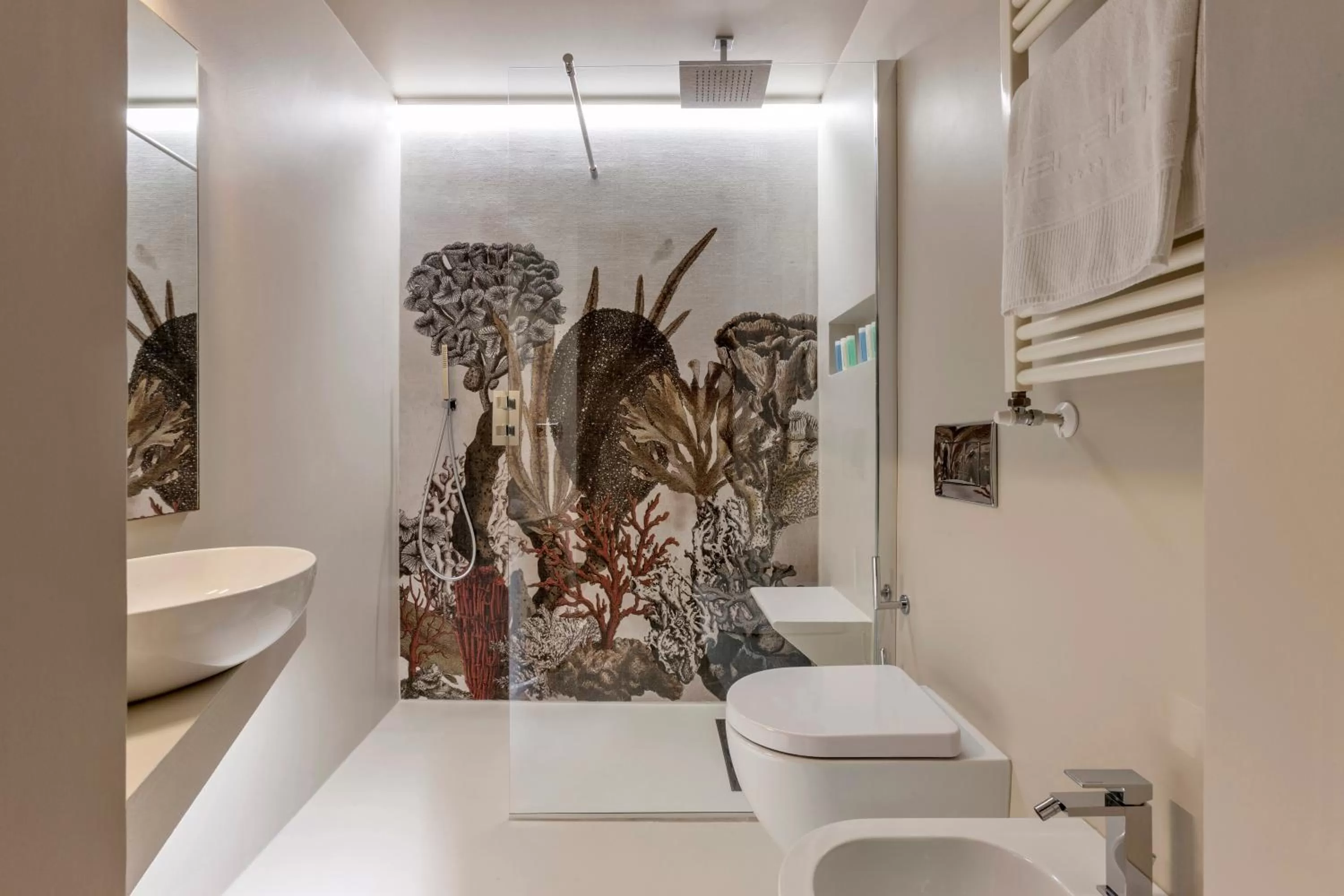 Shower in Hotel Mealba