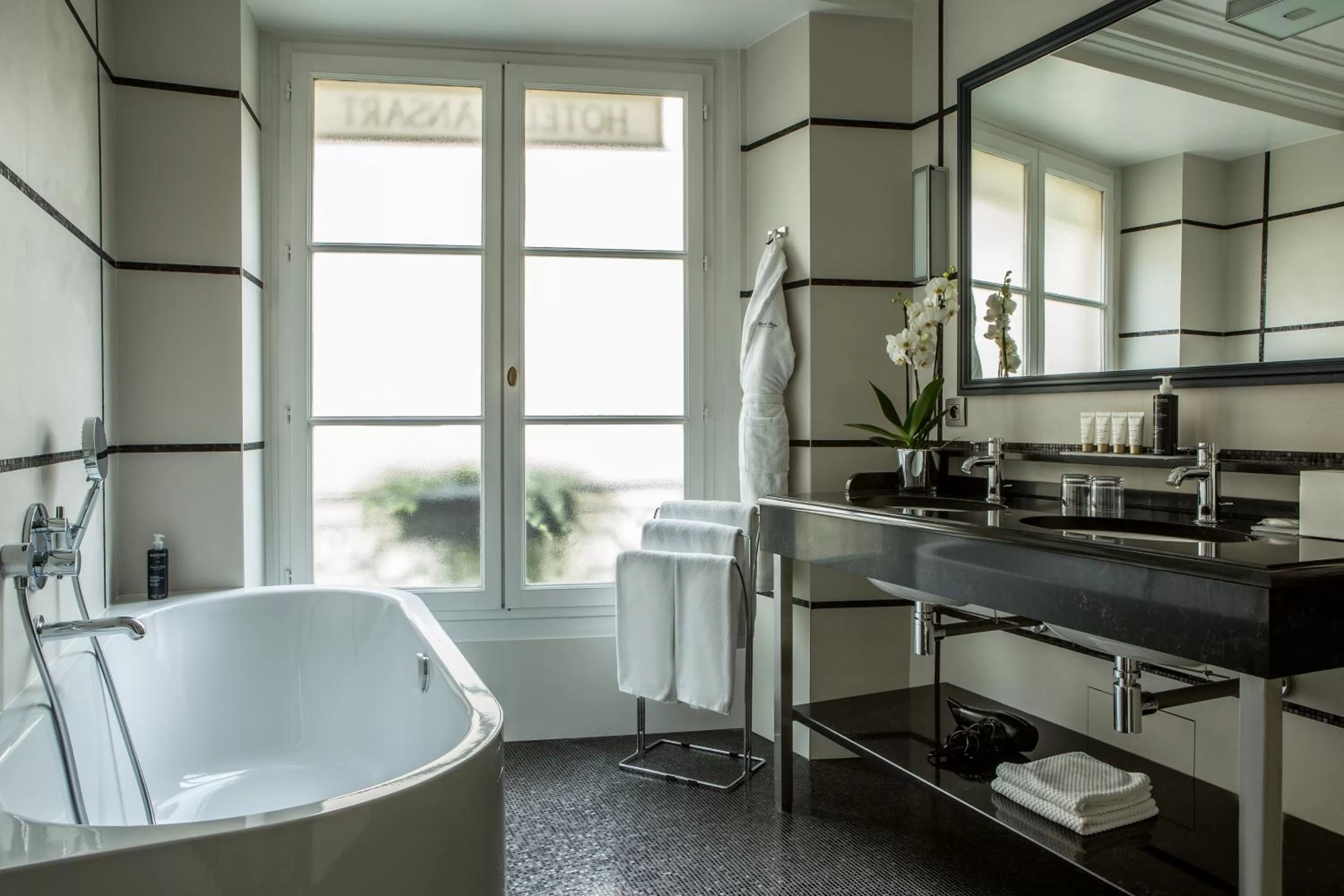 Bathroom in Hôtel Mansart - Esprit de France