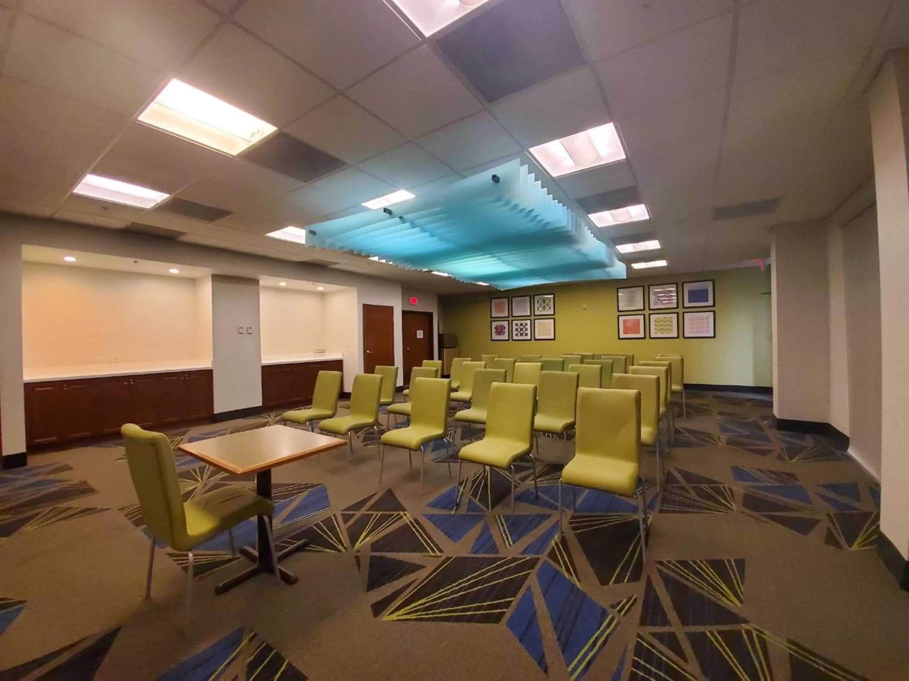 Meeting/conference room in Holiday Inn Express Hotel & Suites Miami - Hialeah by IHG