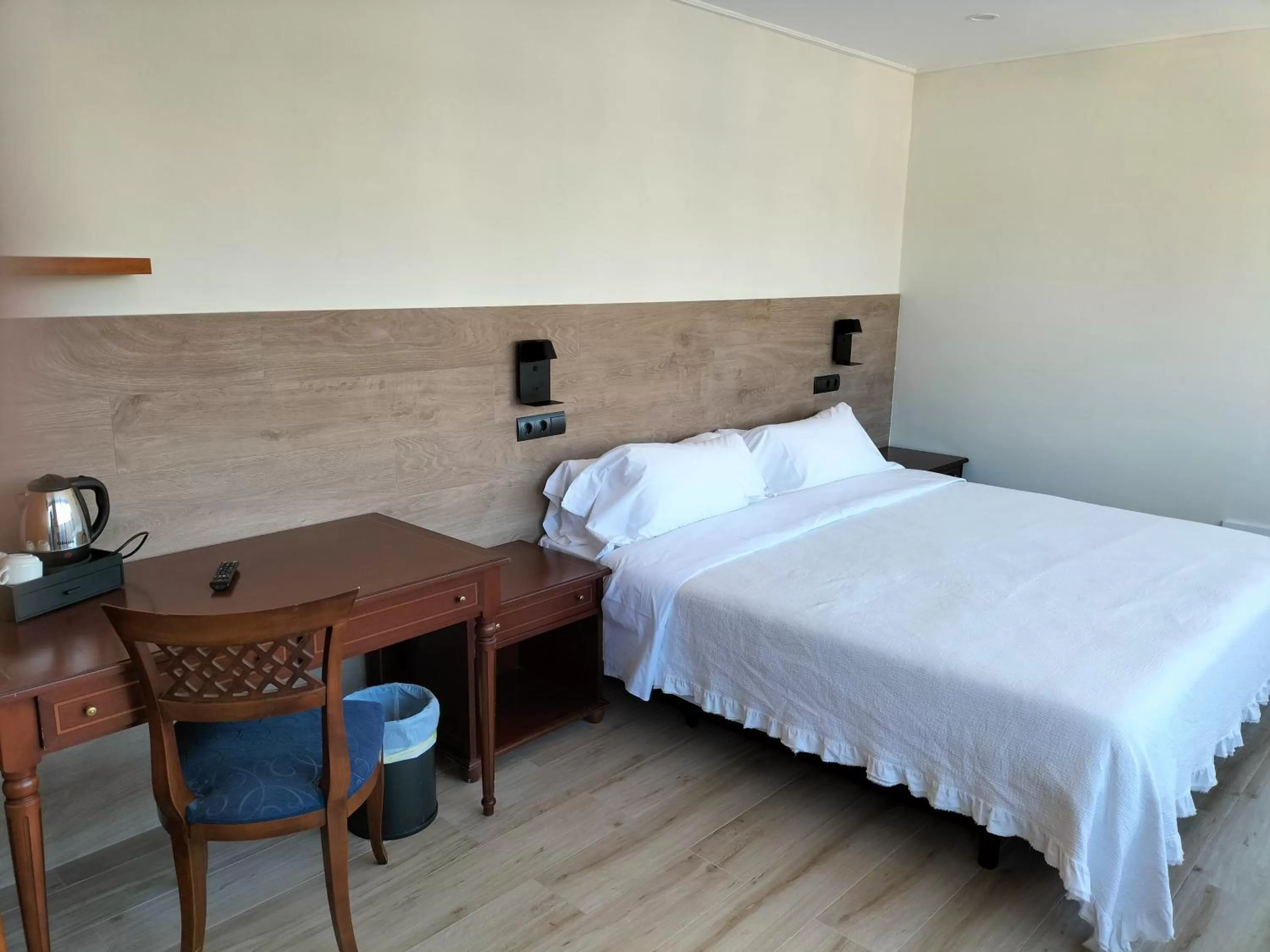 Bedroom, Bed in Hotel 153