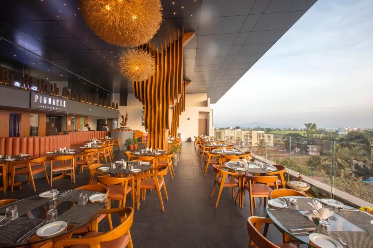 Restaurant/Places to Eat in Sapphire Premium Hotel & Suite