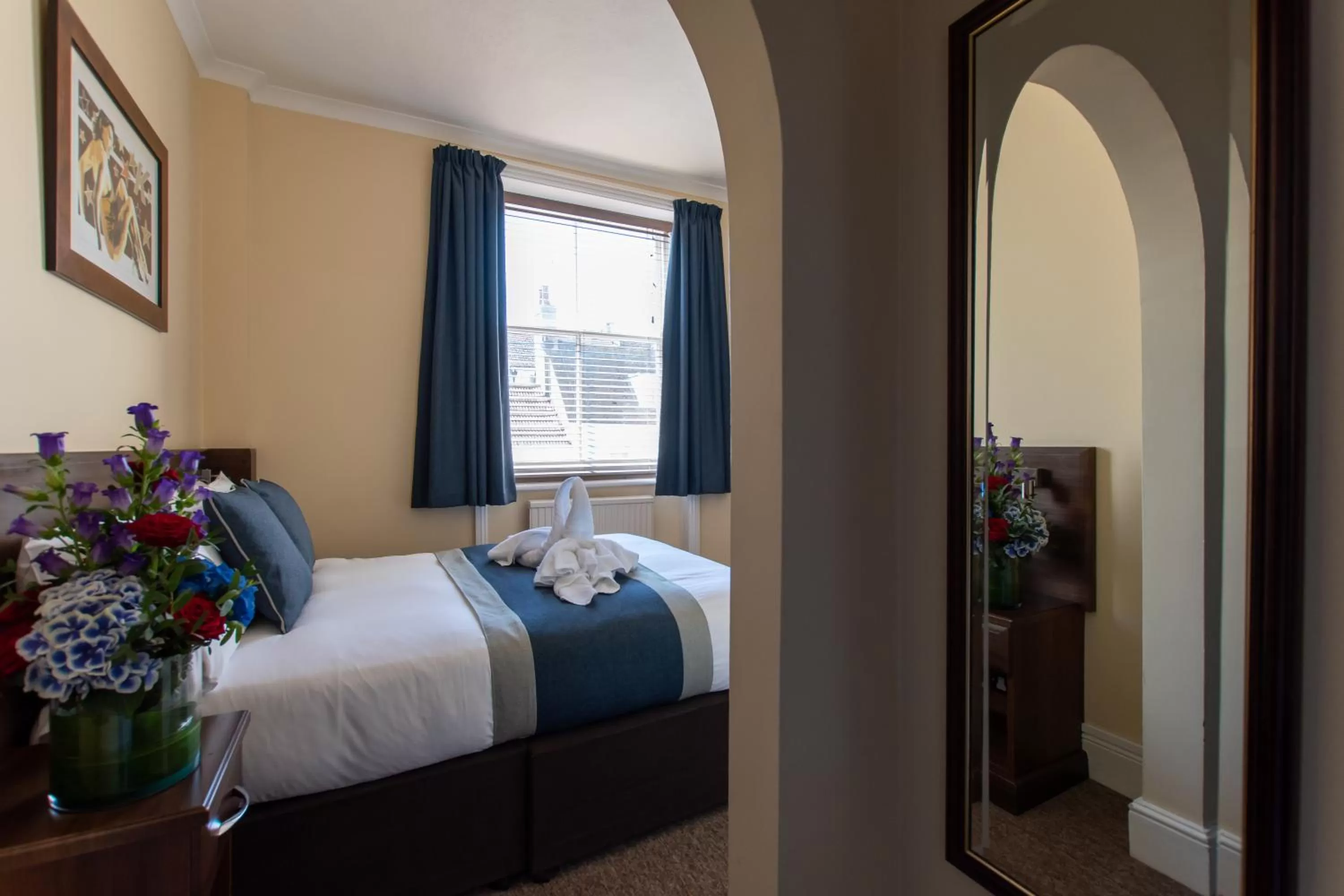 Photo of the whole room, Bed in New Steine Hotel - B&B