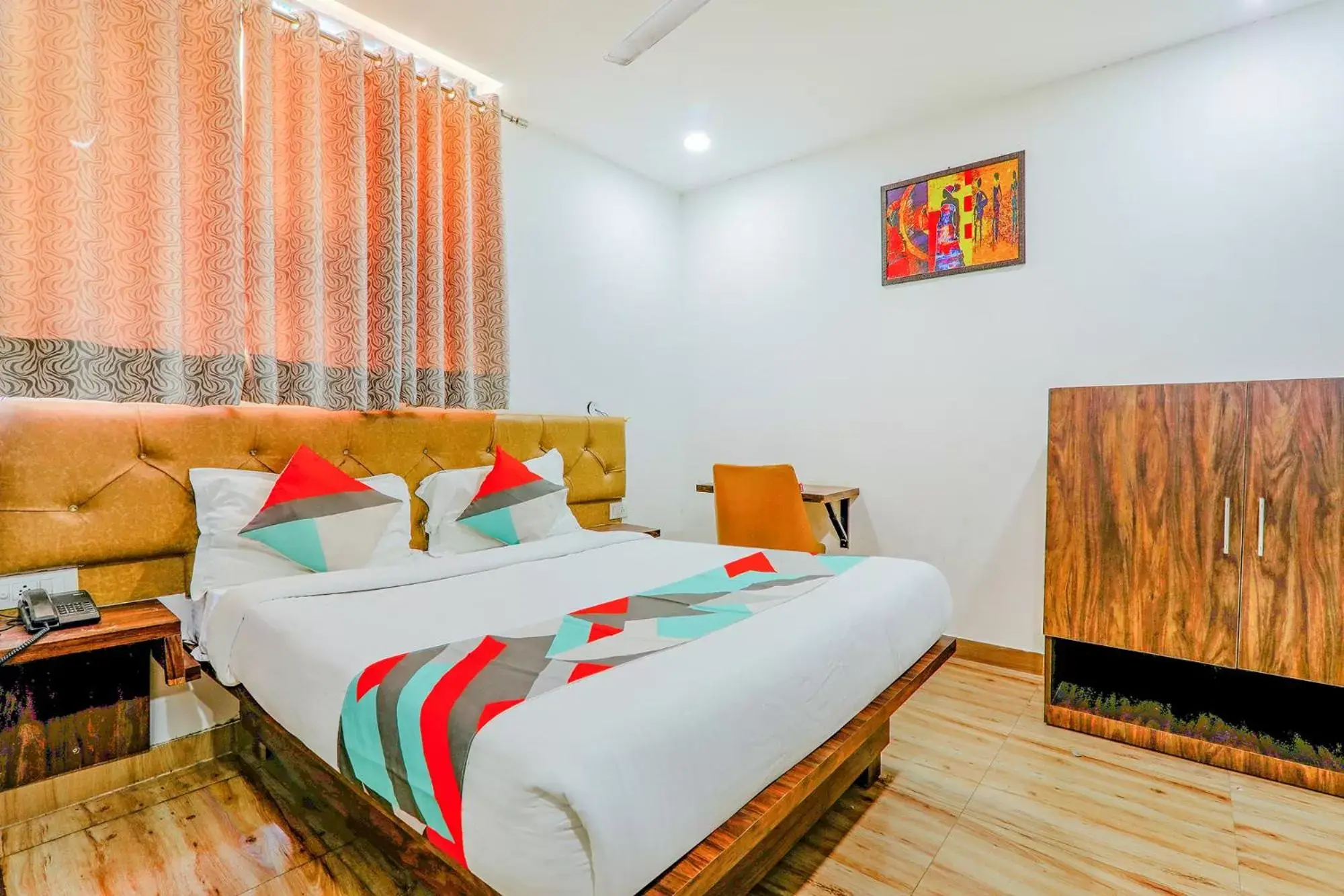 Deluxe Room - single occupancy in FabExpress The Mall Inn Deluxe Room - single occupancy in FabExpress The Mall Inn