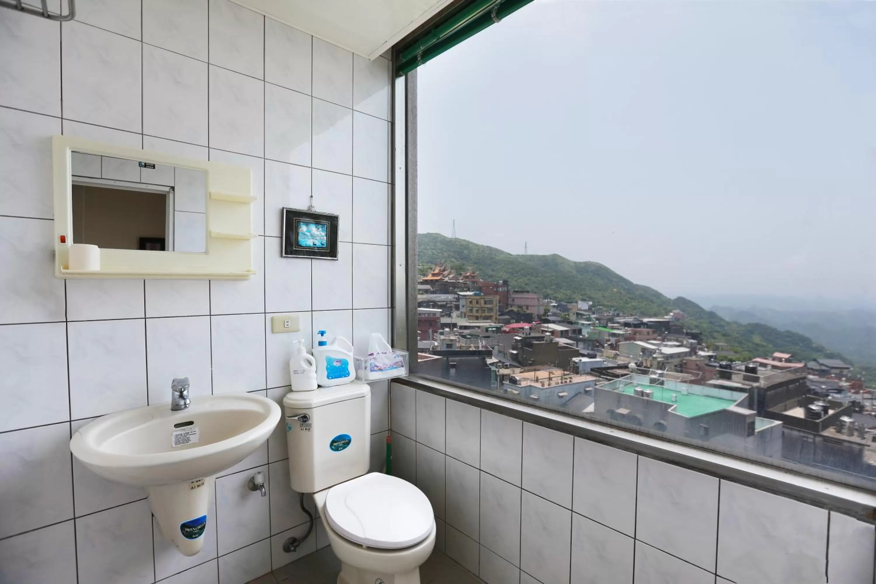 View (from property/room), Bathroom in Yuan-Yee Homestay
