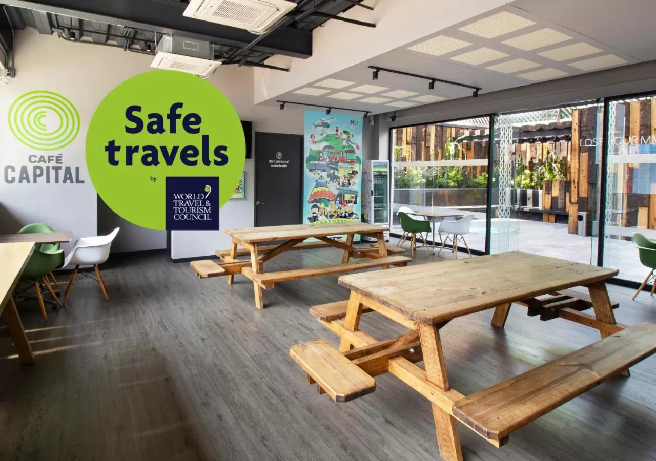 Food and drinks in Hotel MX aeropuerto CDMX, Trademark Collection by Wyndham