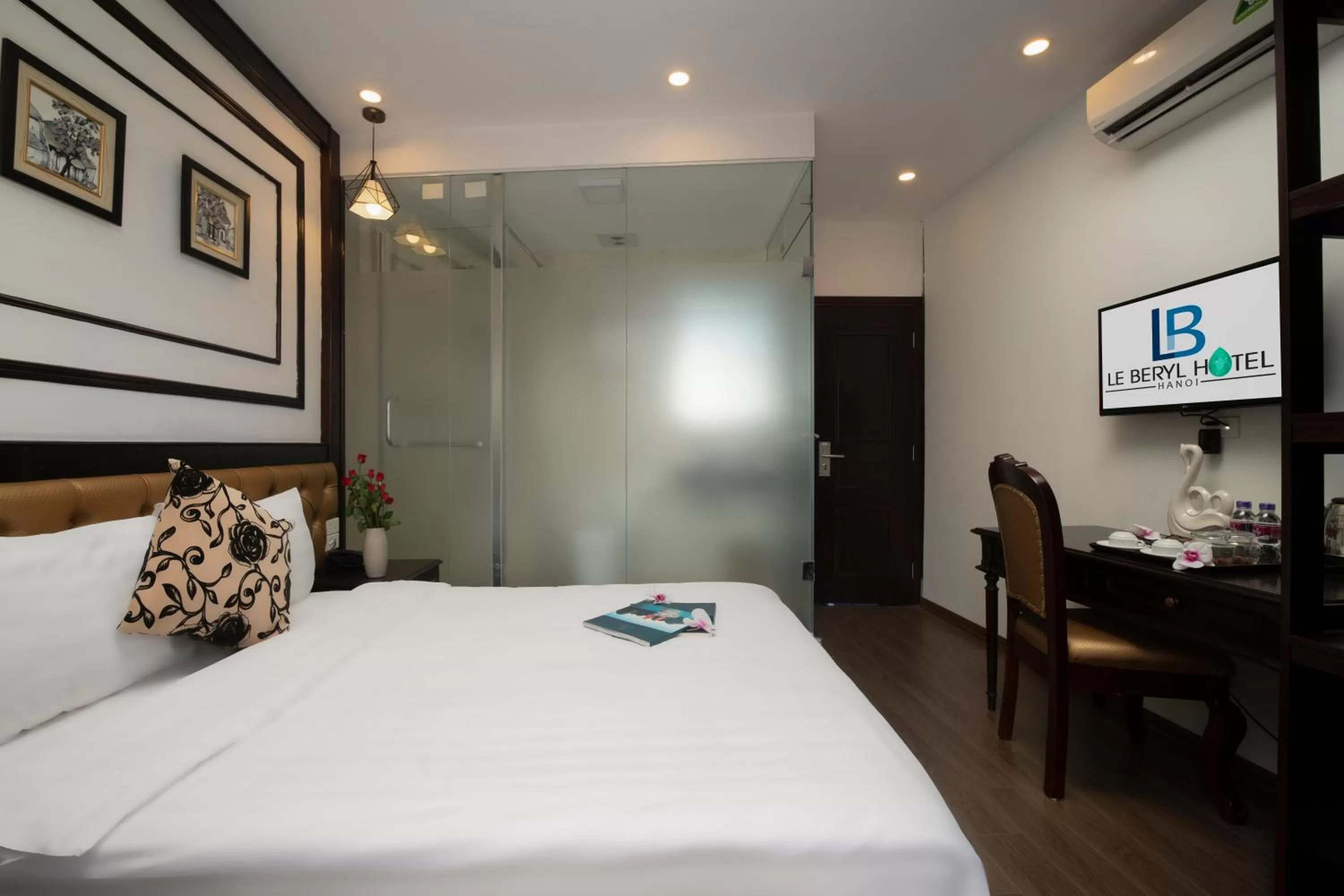 TV and multimedia, Bed in Le Beryl Hanoi Hotel