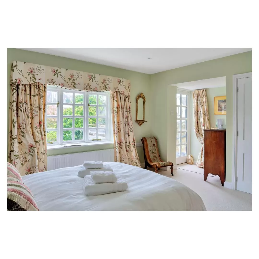 Superior King Room in Clare Cottage
