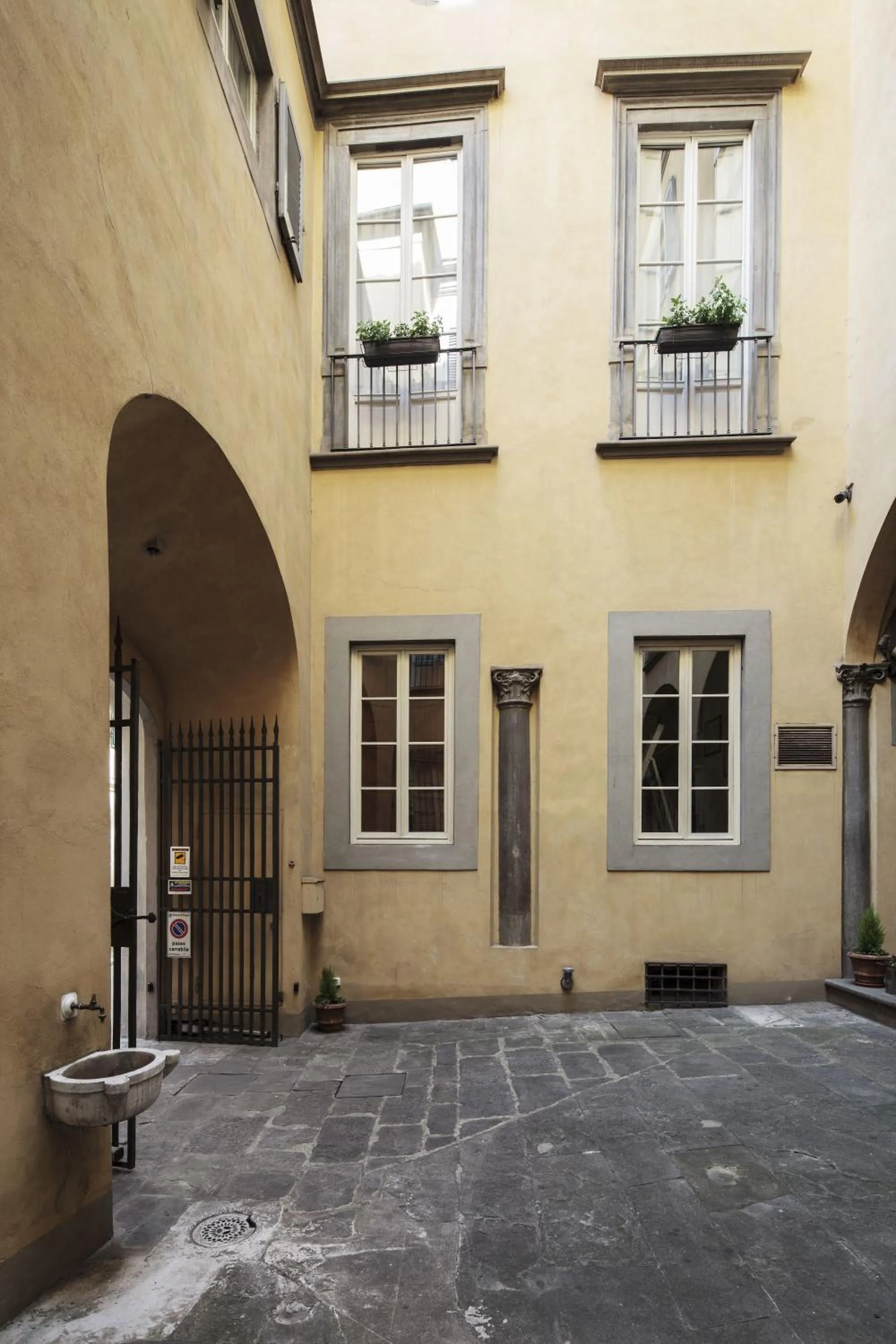Facade/entrance in Al Palazzo del Marchese di Camugliano Residenza d'Epoca