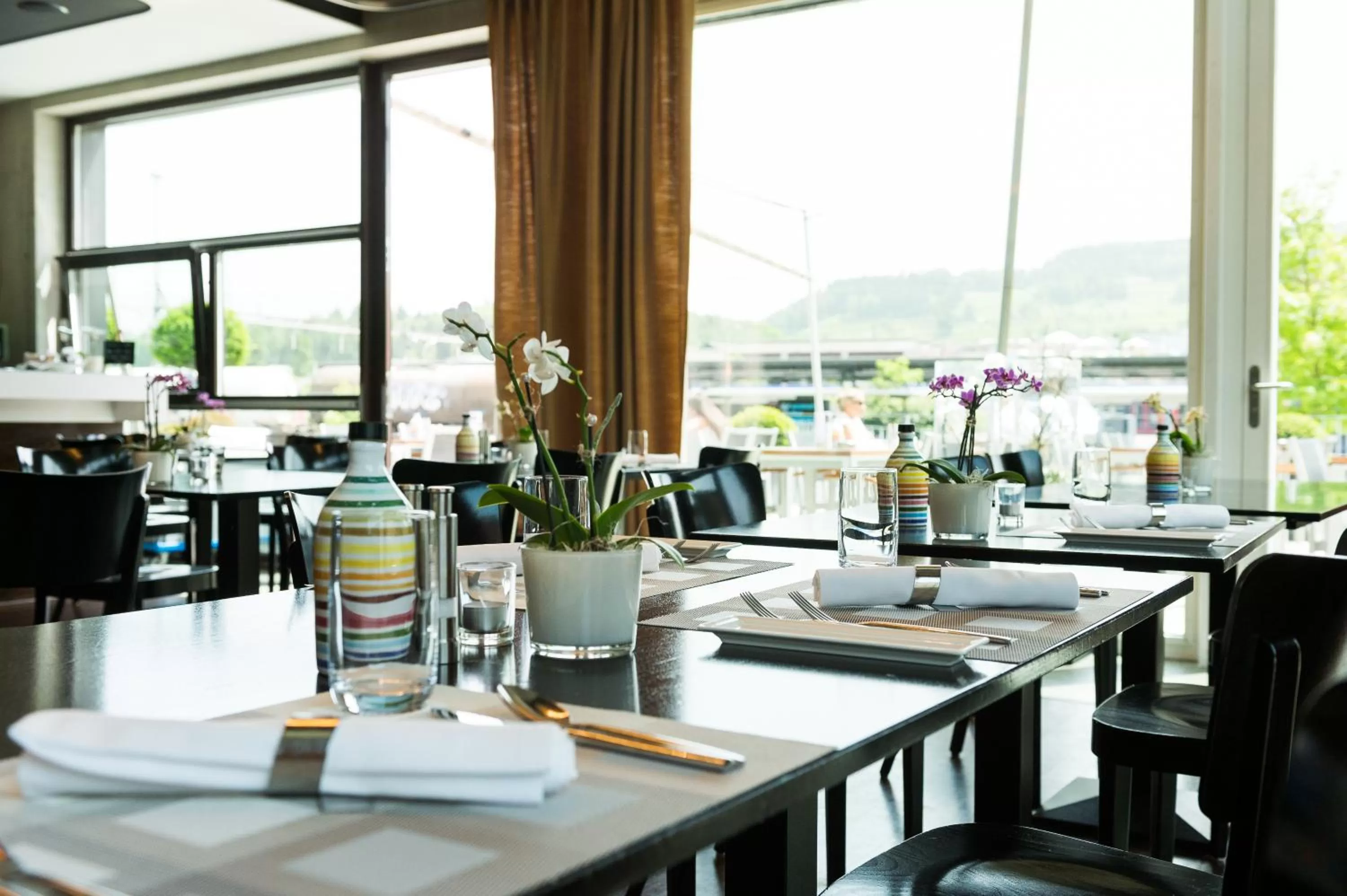 Restaurant/places to eat in HOTEL APART - Welcoming l Urban Feel l Design