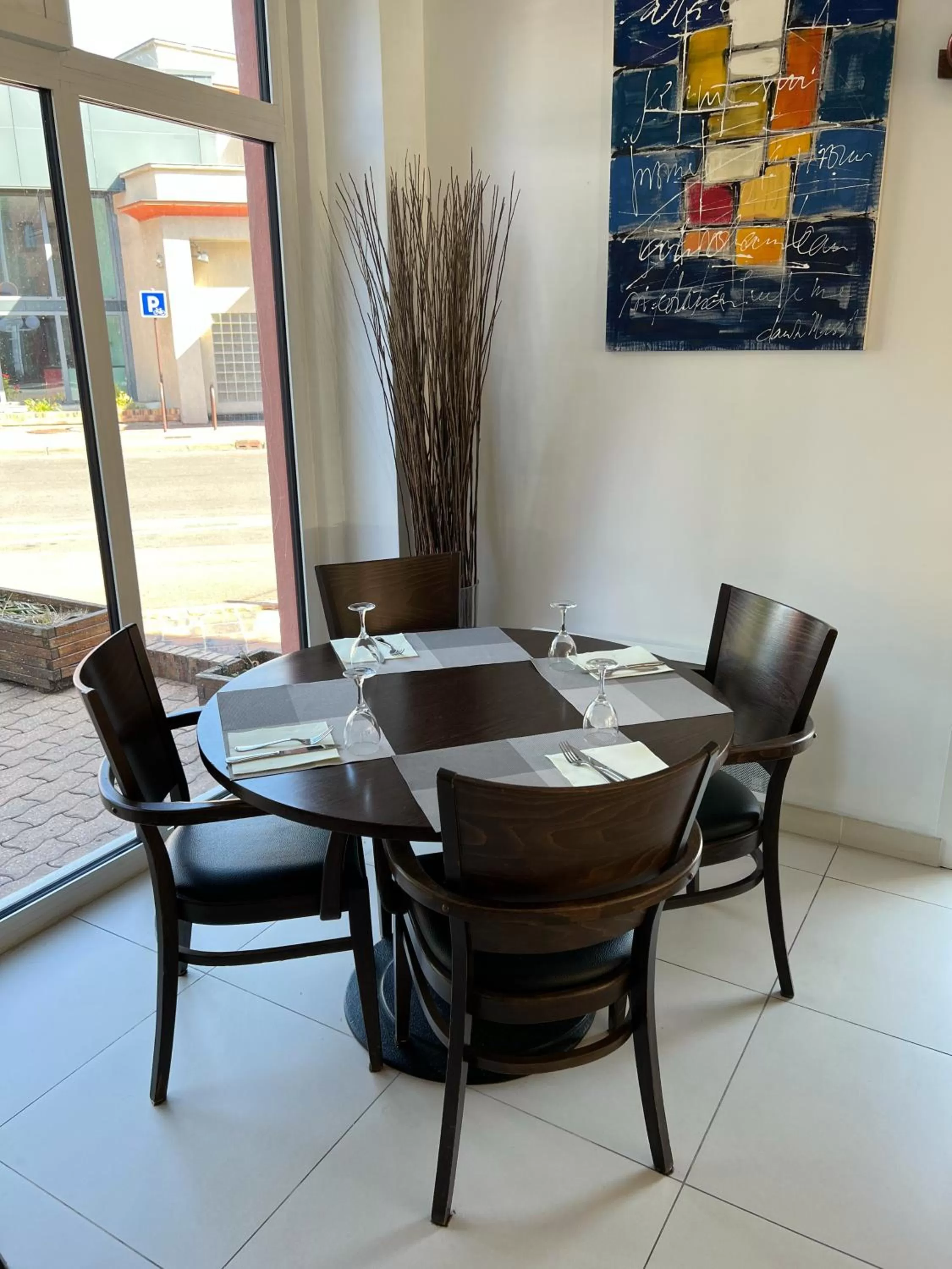 Restaurant/places to eat in Hôtel des Arcades de Cachan - Grand Paris Sud