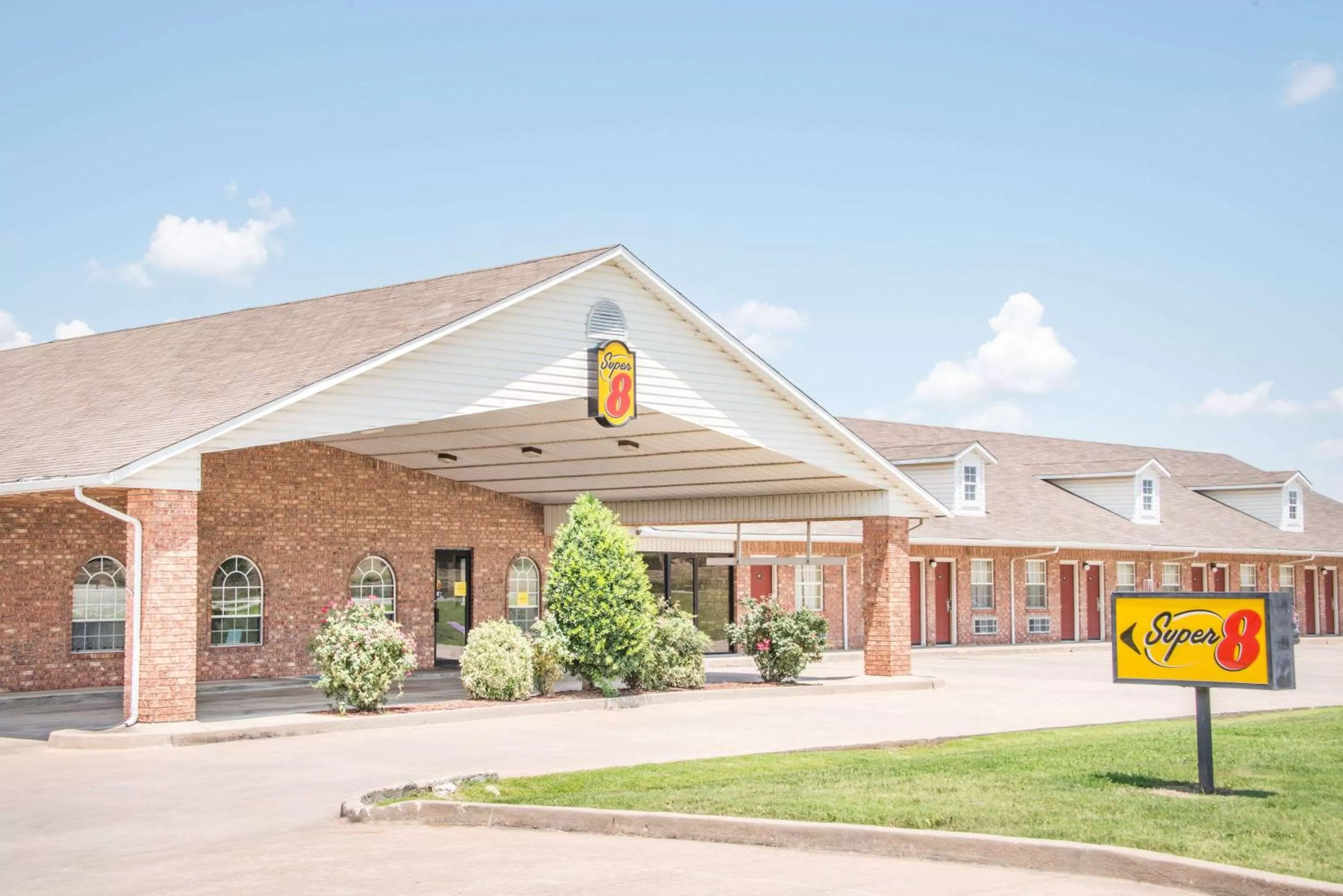 Property building in Super 8 by Wyndham Big Cabin/Vinita Area