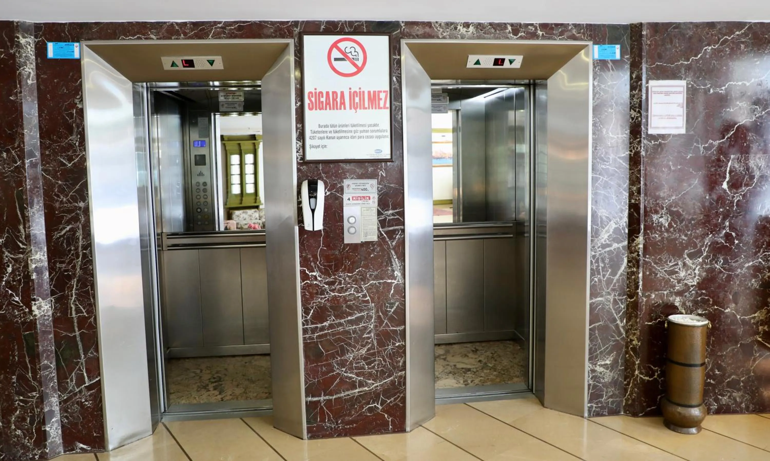 Lobby or reception in Istanbul Royal Hotel