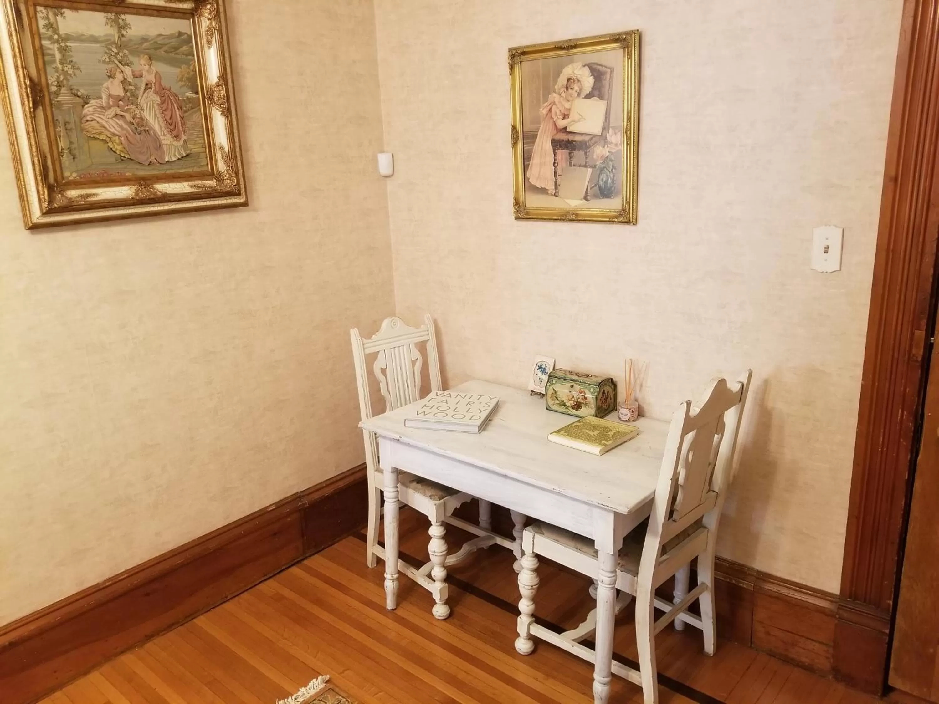 Business facilities in Historic Victorian Inn