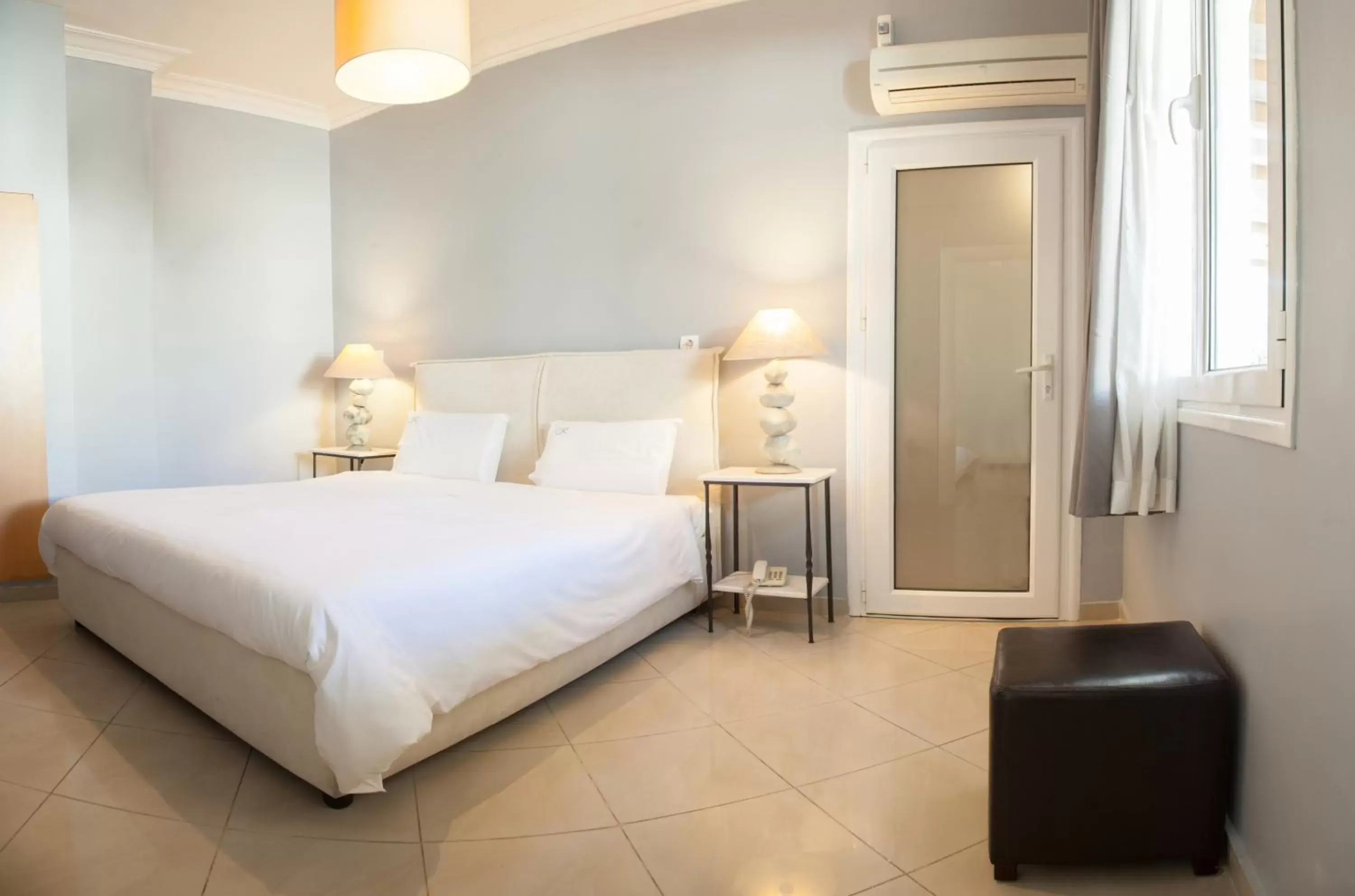 Triple Room in Kimon Hotel Athens Triple Room in Kimon Hotel Athens