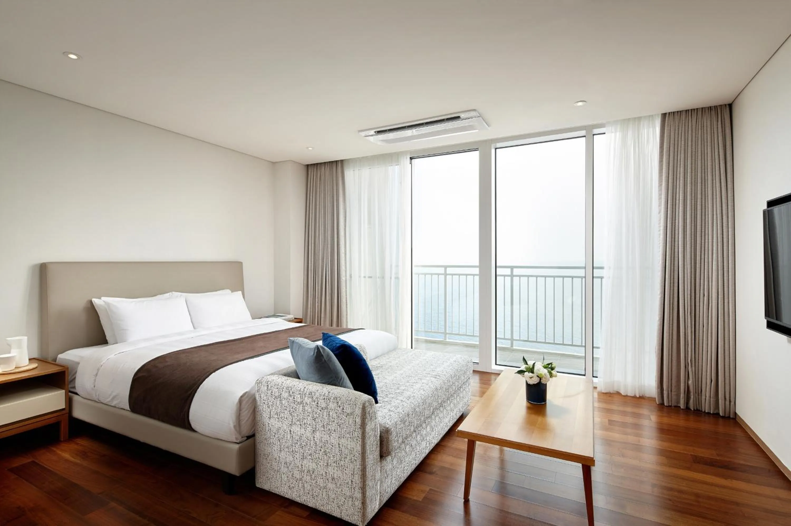 Bed in Lotte Resort Sokcho