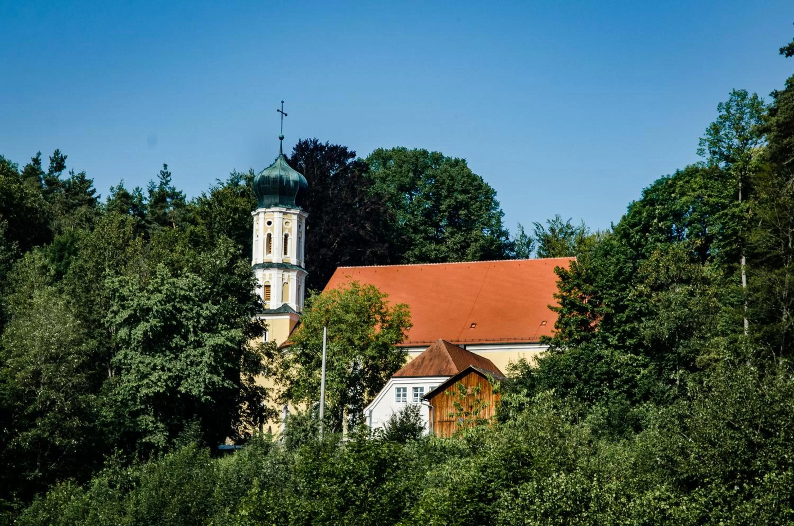 Nearby landmark in Wallfahrts-Gaststätte Heilbrünnl