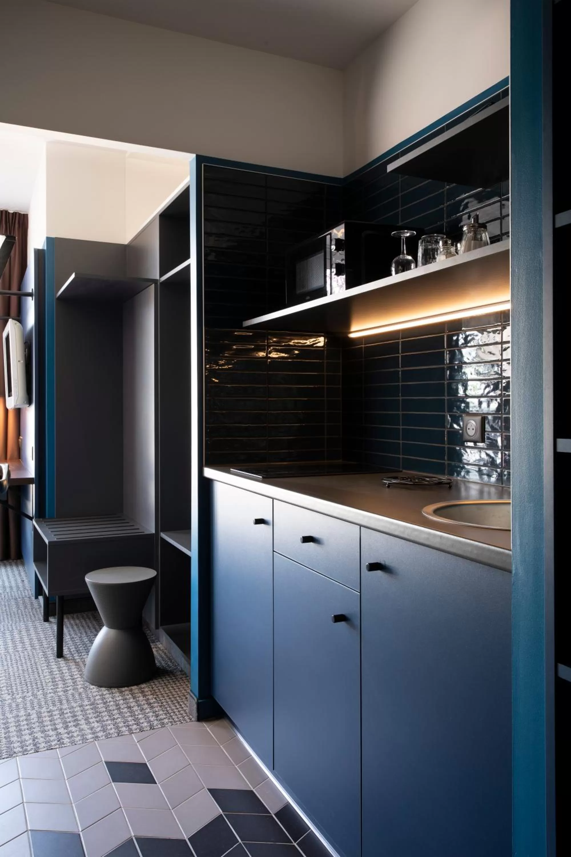 Photo of the whole room in Hotel Le Bugatti