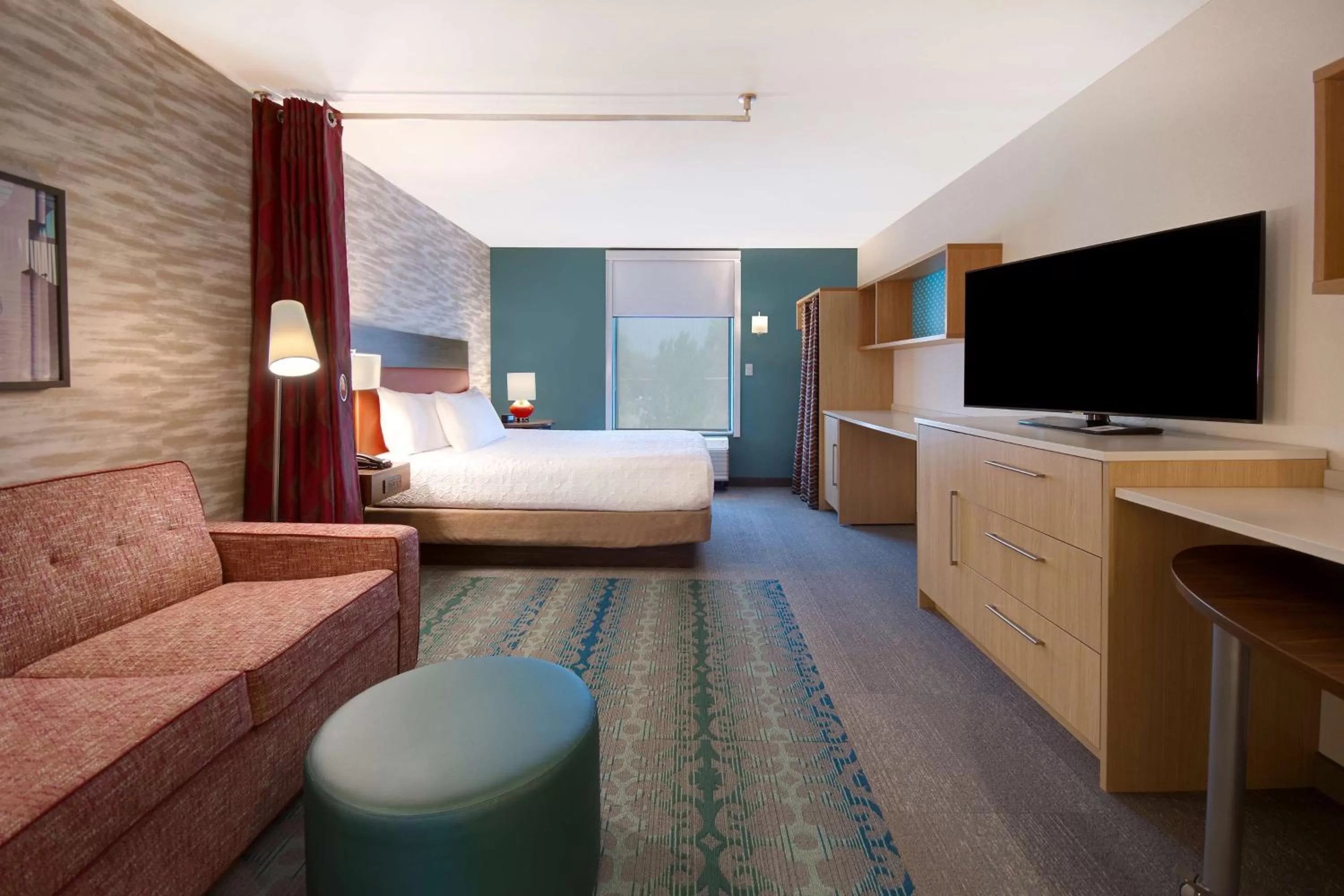 Living room, Bed in Home2 Suites By Hilton Waco