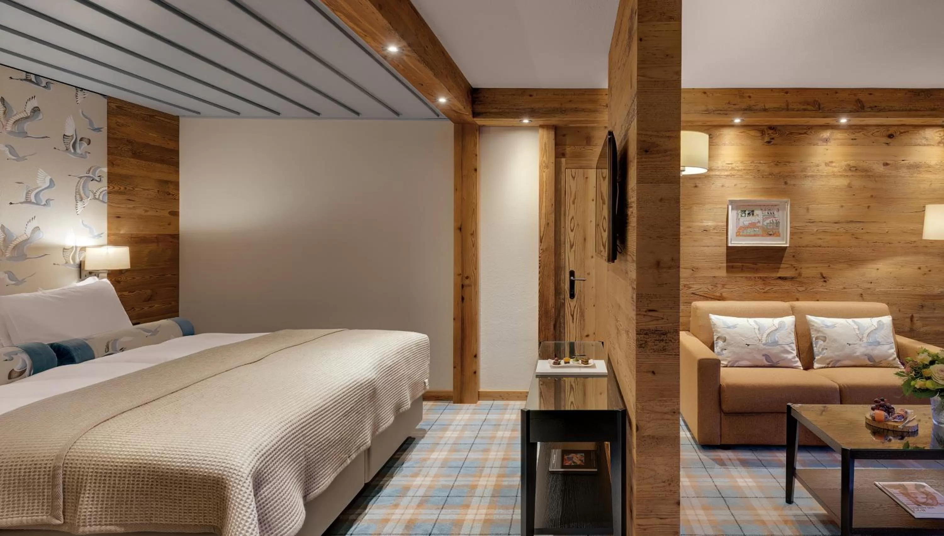 Photo of the whole room, Bed in Morosani Schweizerhof