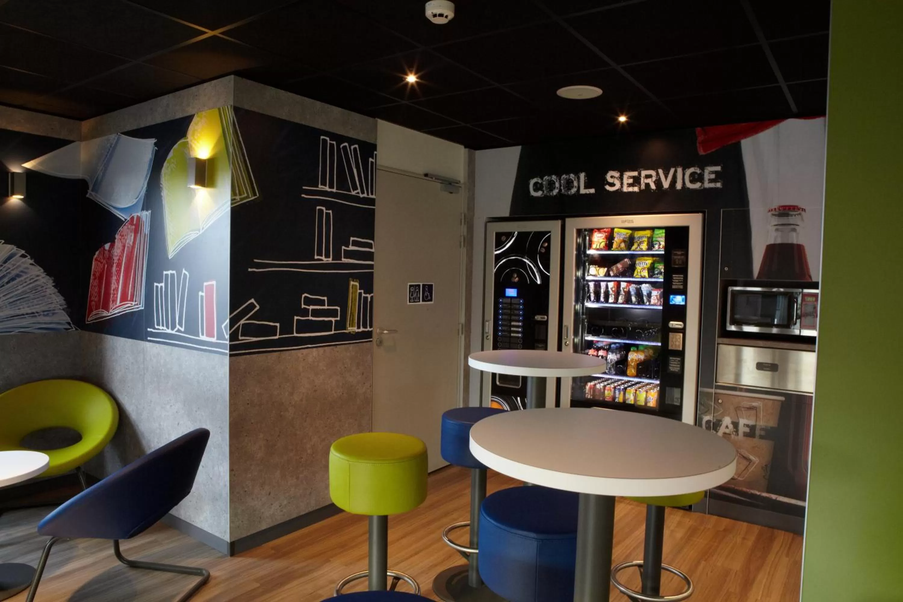 Lounge or bar in ibis budget Pontarlier