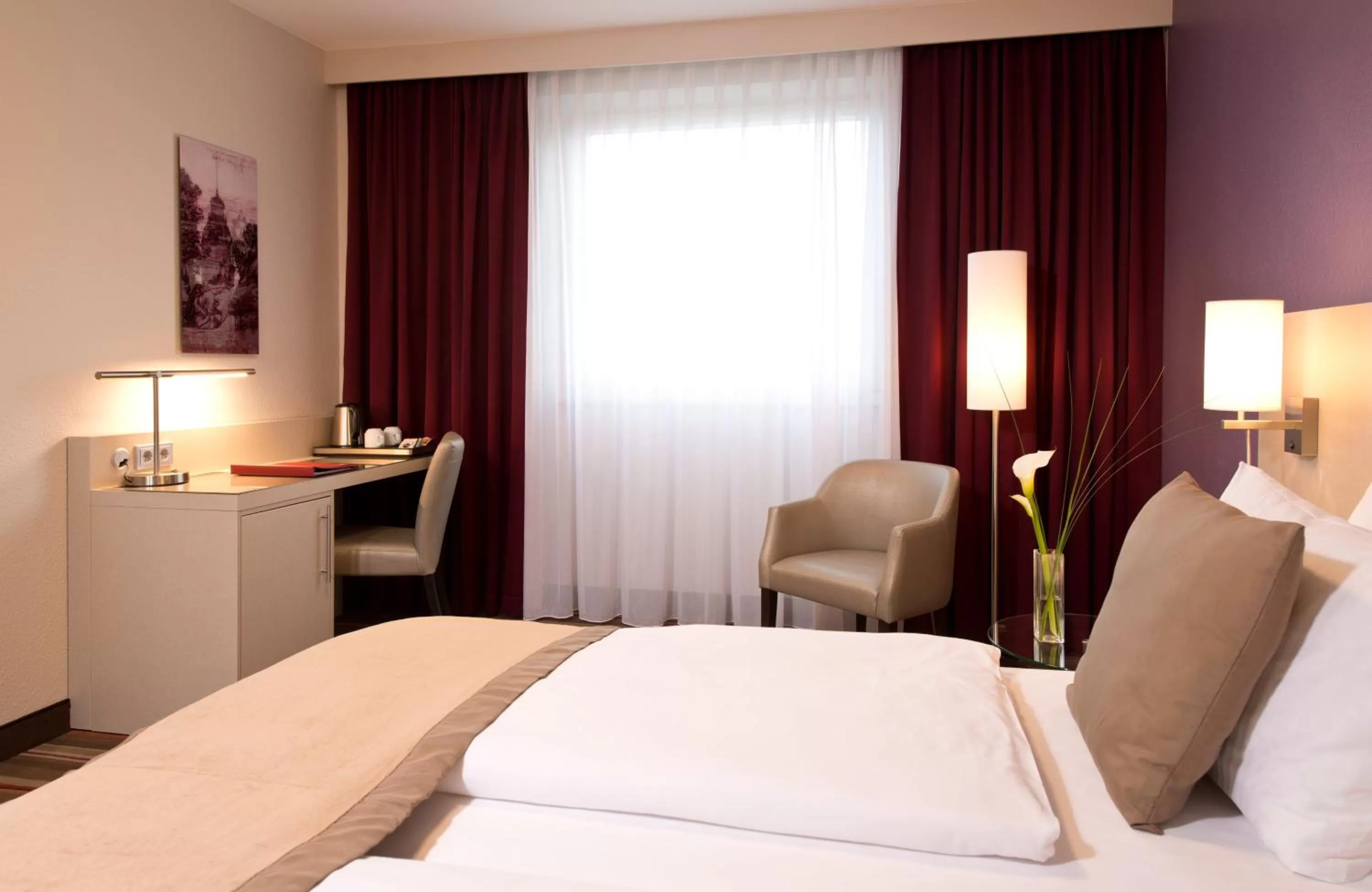 Photo of the whole room, Bed in Leonardo Hotel Köln