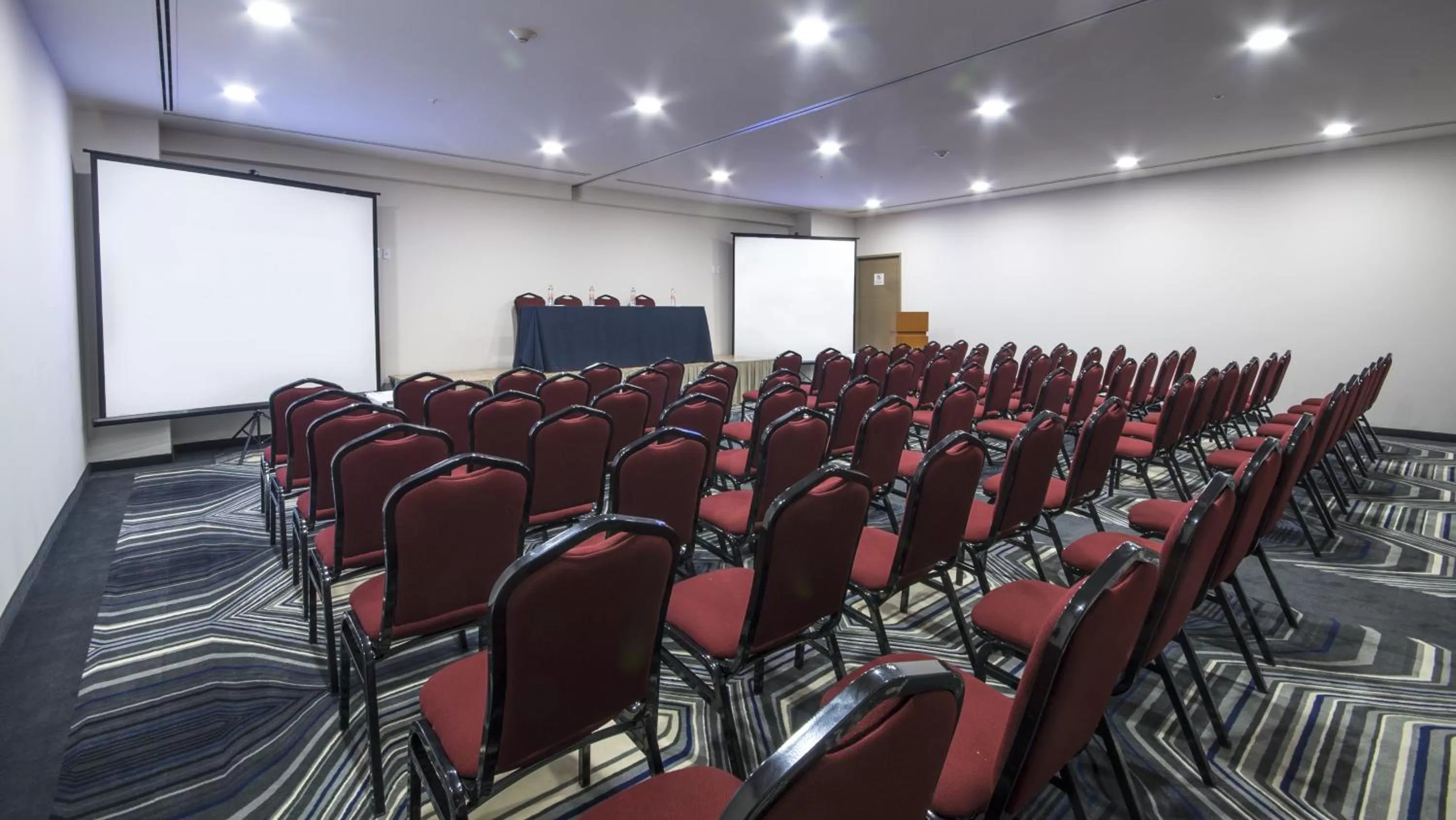 Meeting/conference room in Holiday Inn Express Mexico- Toreo by IHG