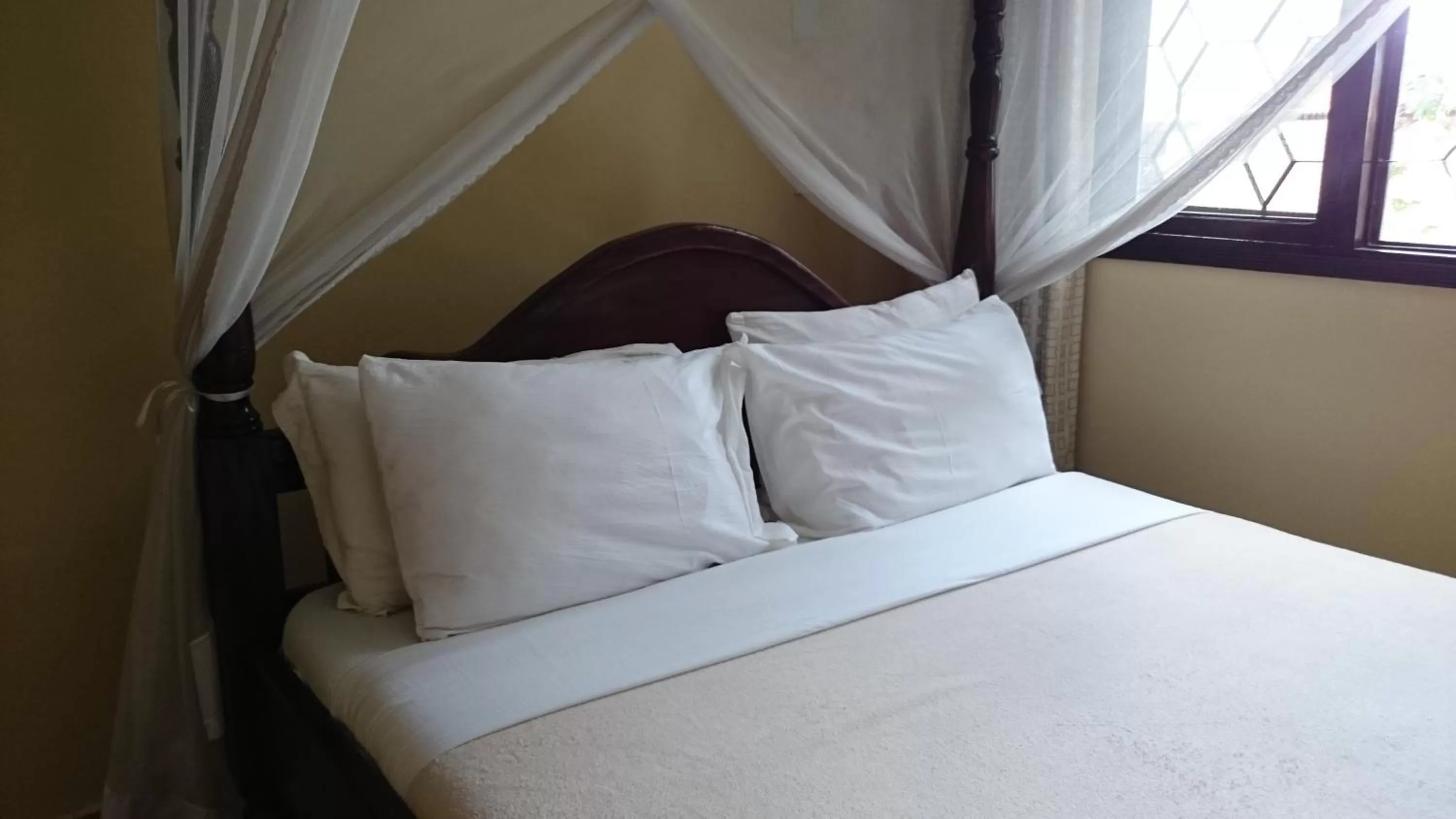 Bedroom, Bed in Transit Airport B&B