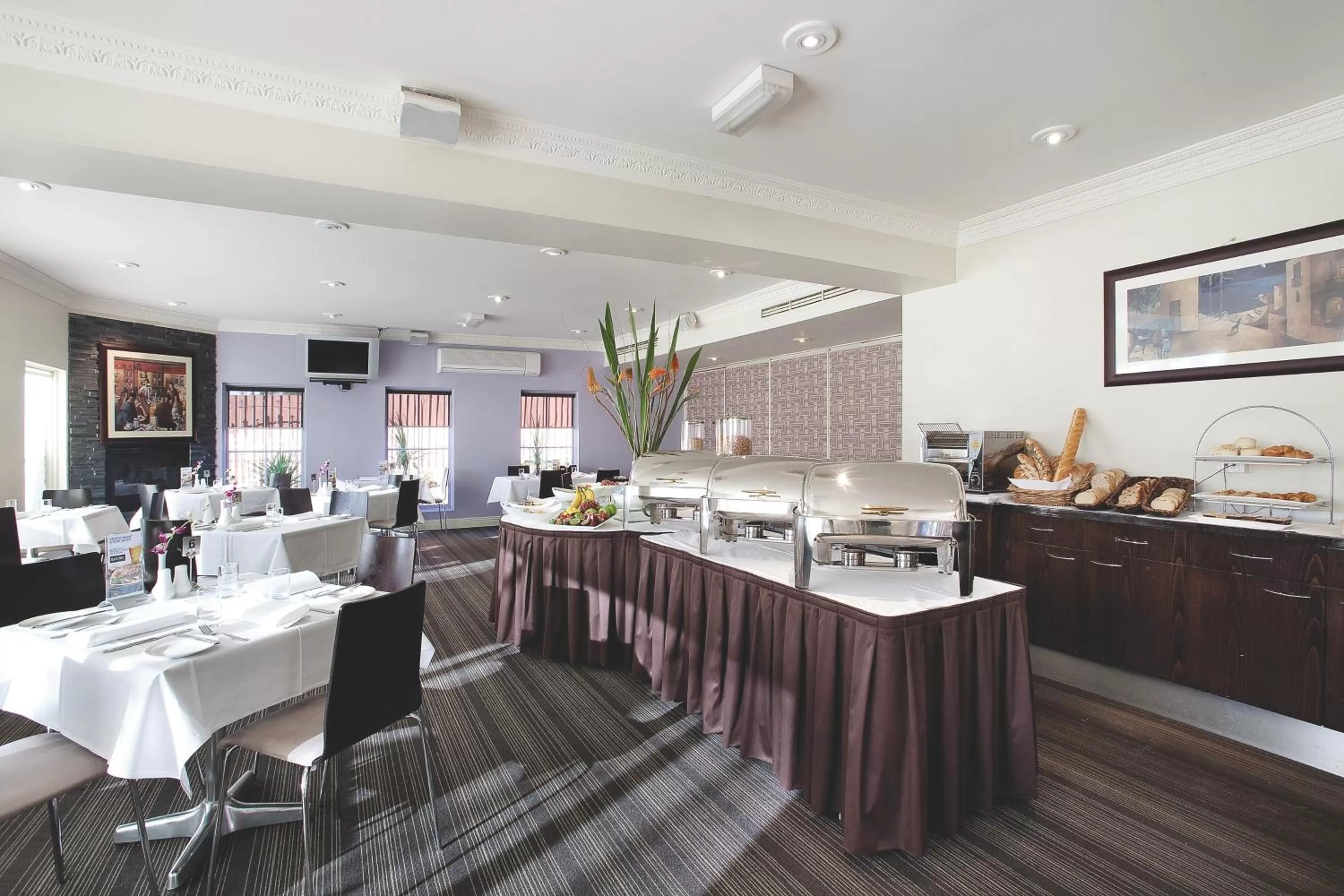 Restaurant/places to eat in Best Western Plus Buckingham International