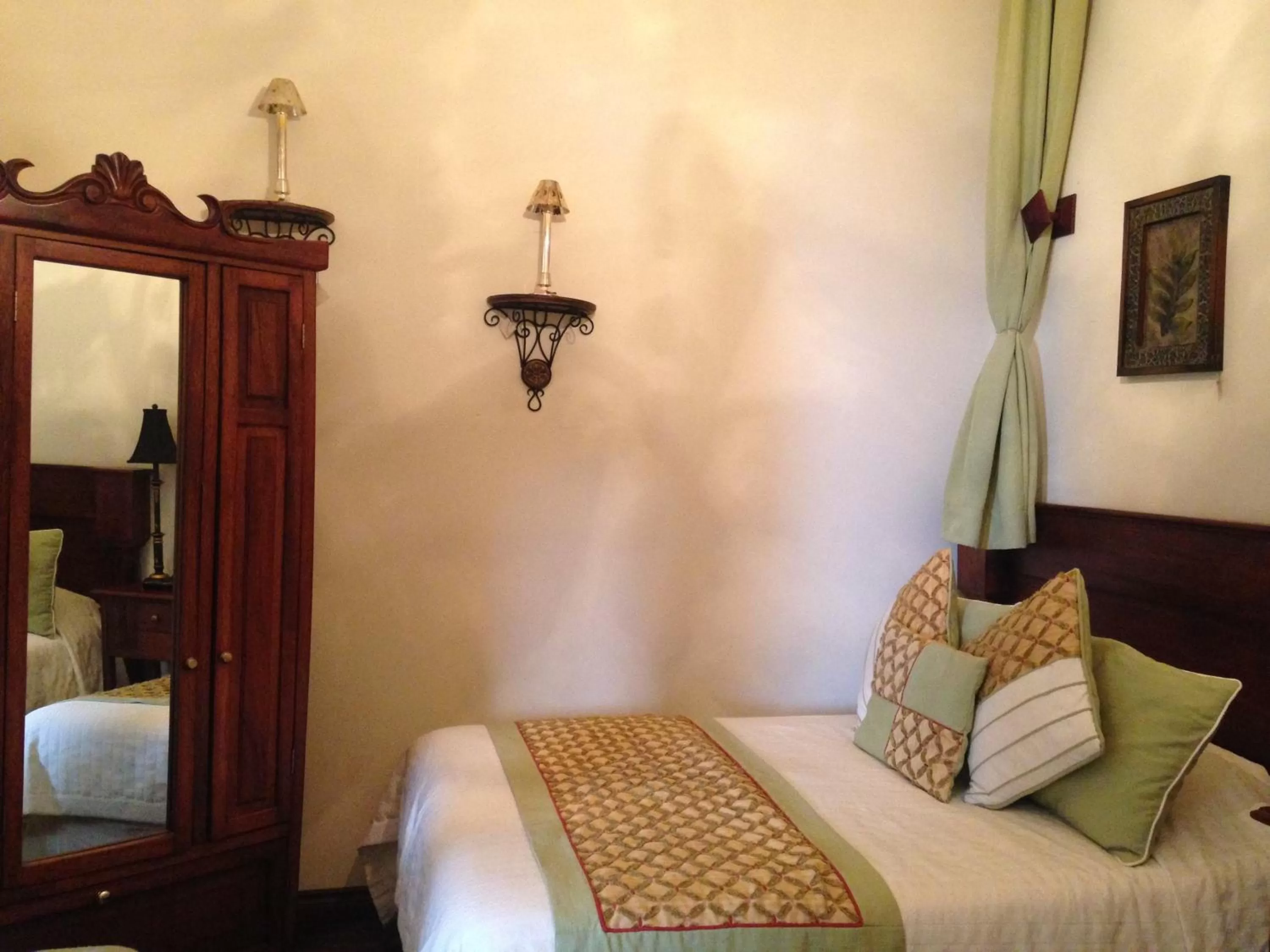 Photo of the whole room, Bed in Roka Plaza Hotel Boutique