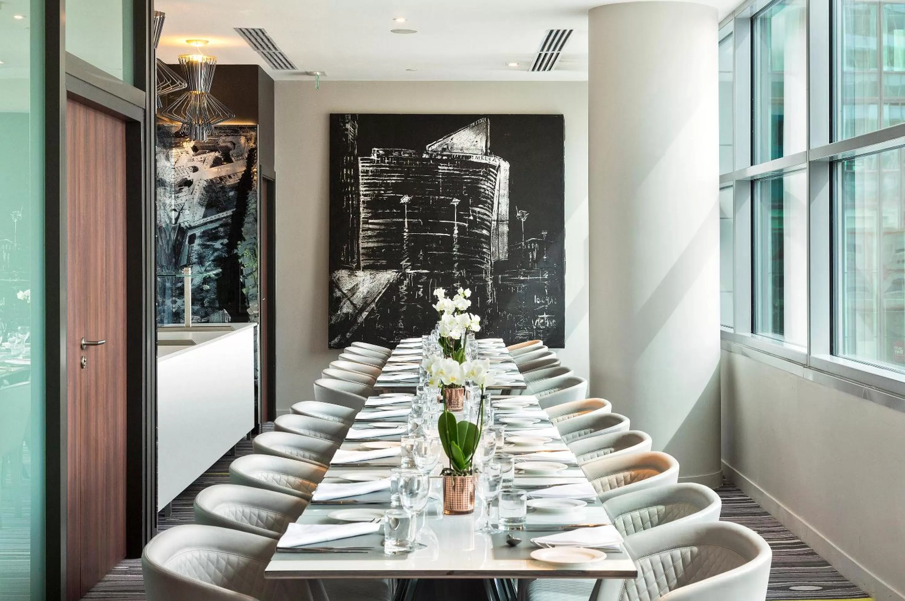 Restaurant/places to eat in Melia Paris La Defense