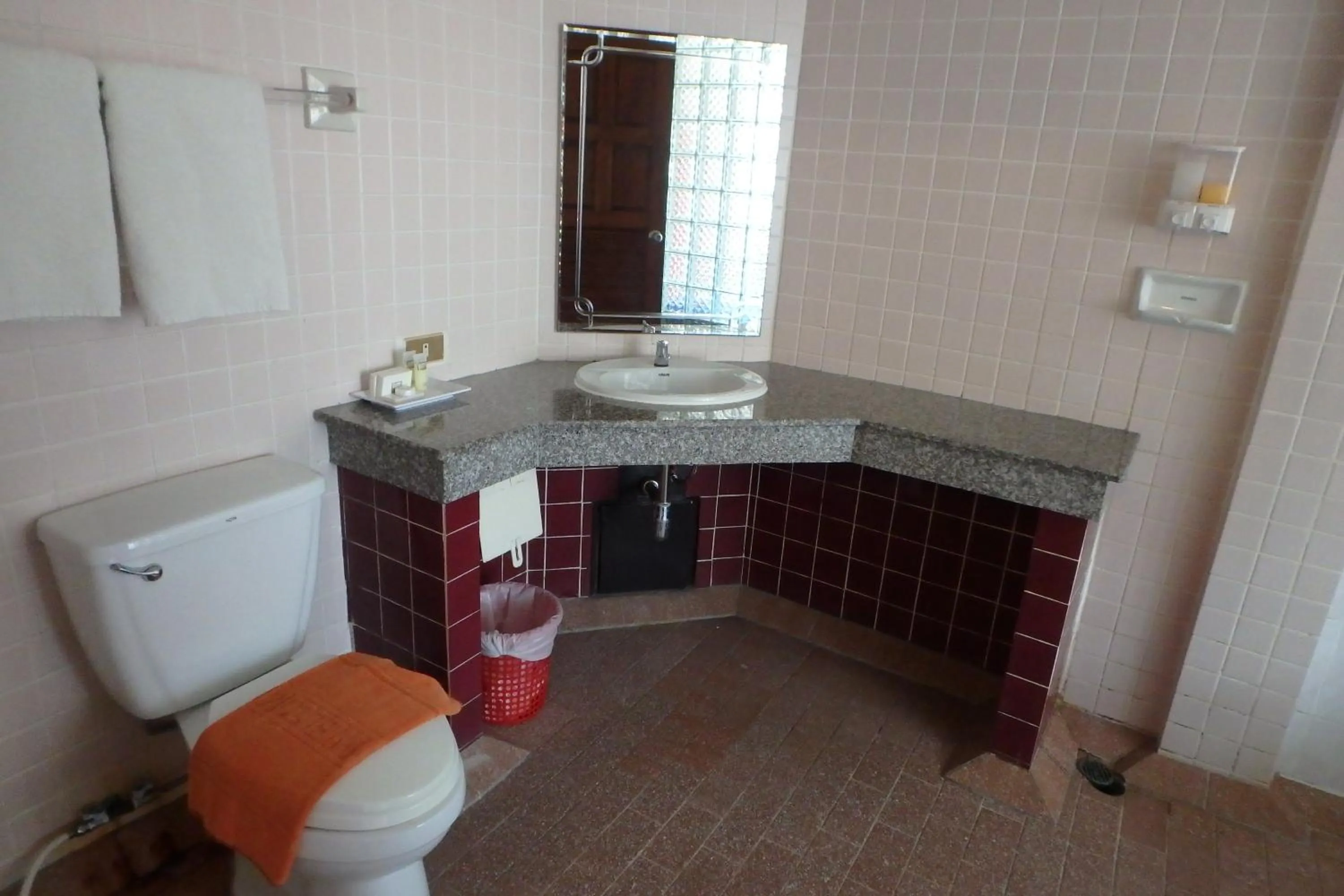 Bathroom in Karon Cafe Inn