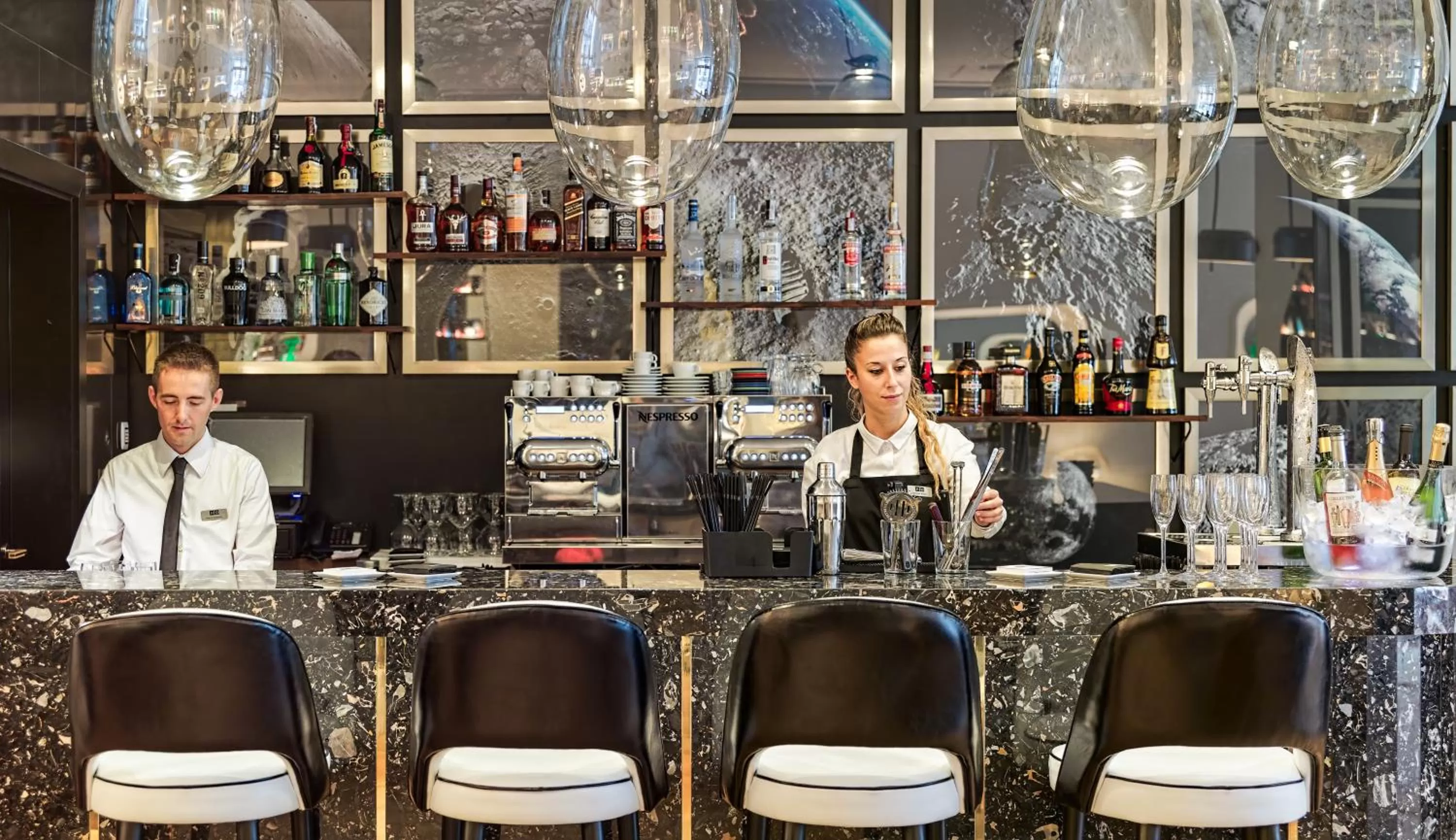 Lounge or bar in H10 Cubik 4* Sup