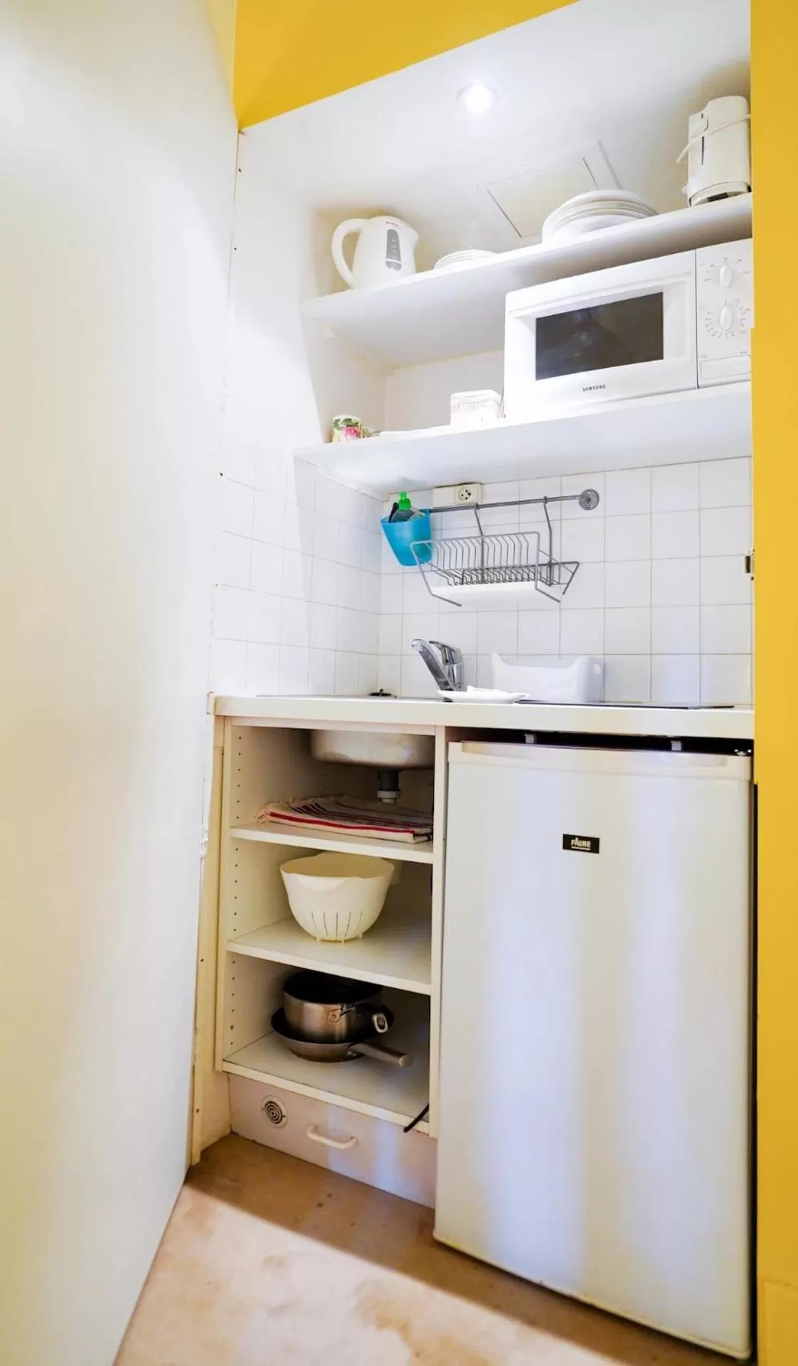 Kitchen or kitchenette in Villa Escudier Appart-hôtel