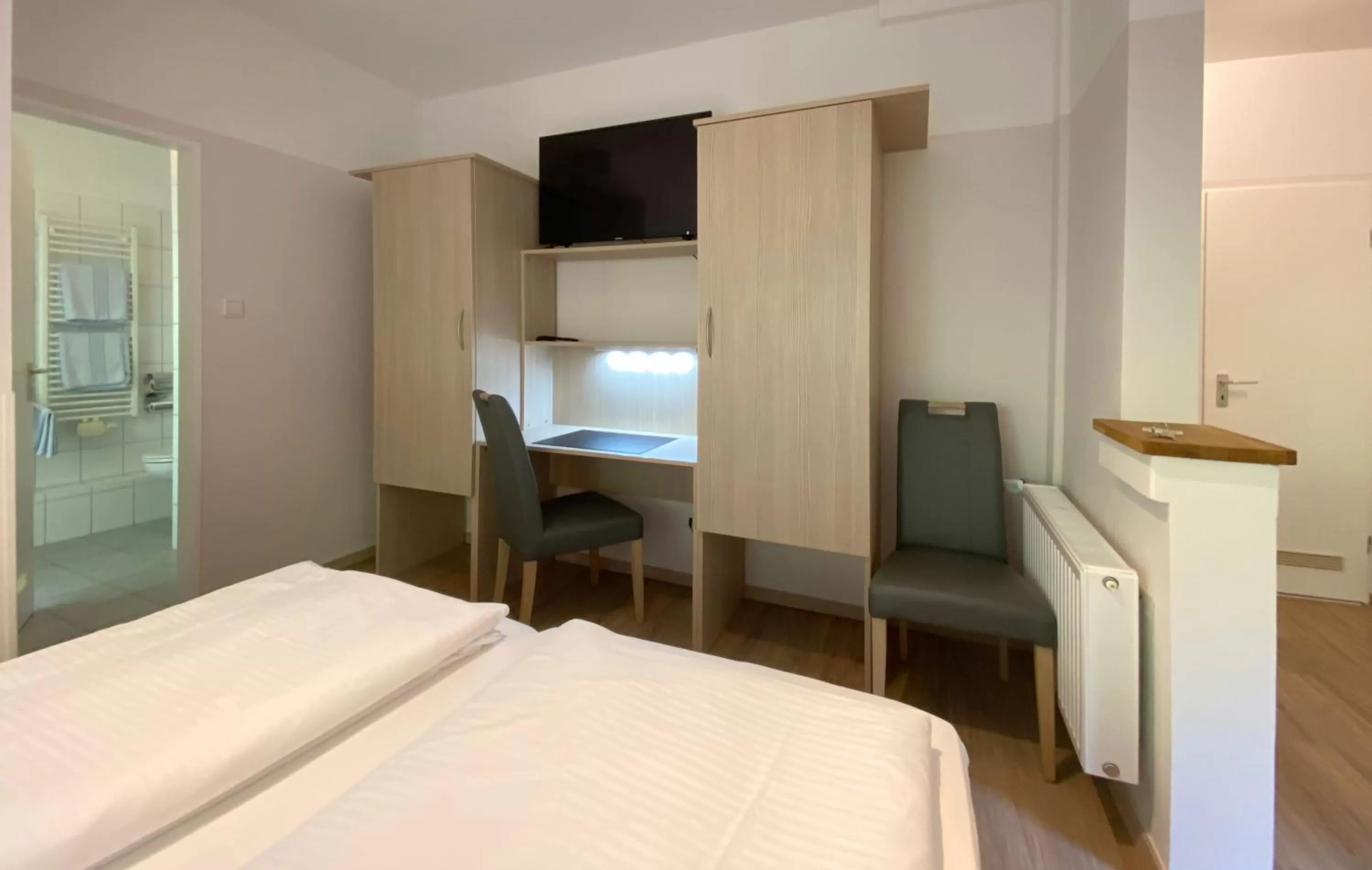 Bedroom, Bed in also-Hotel an der Hardt