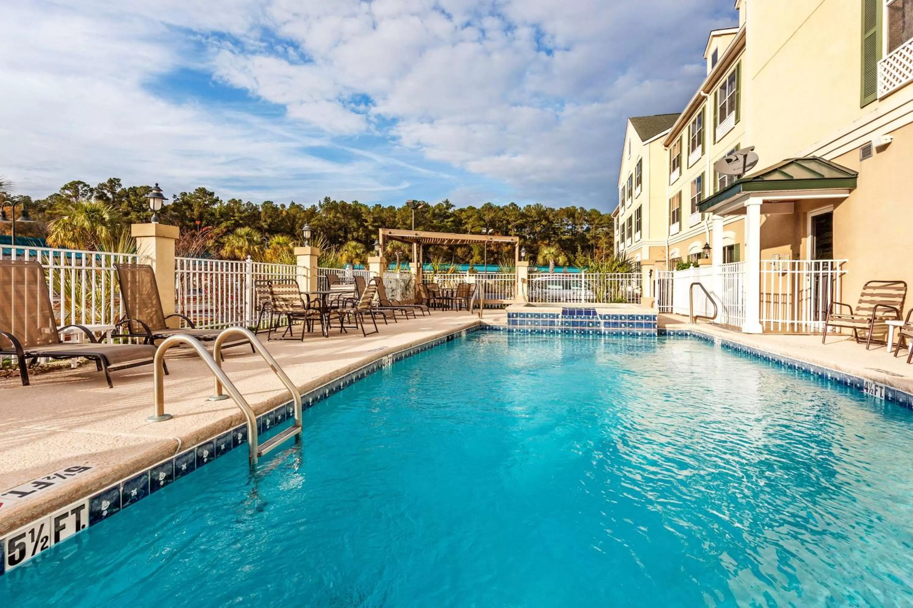 Country Inn & Suites by Radisson, Hinesville, GA