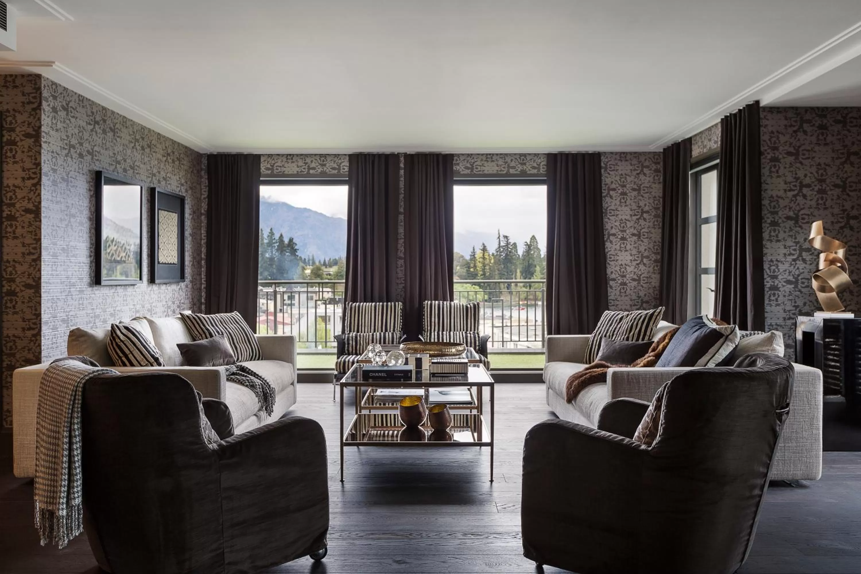 Living room in Sofitel Queenstown Hotel & Spa