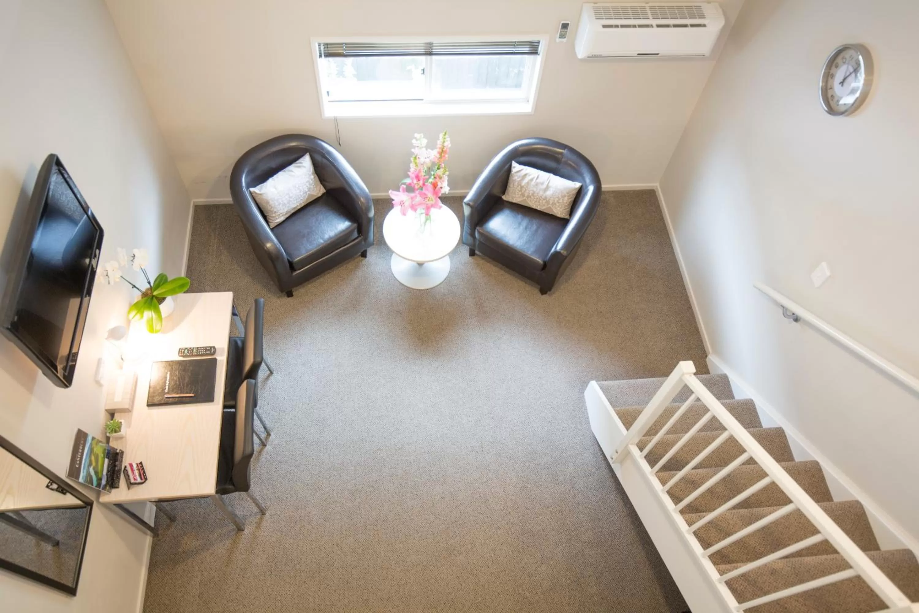 Communal lounge/ TV room in Vita Nova Motel